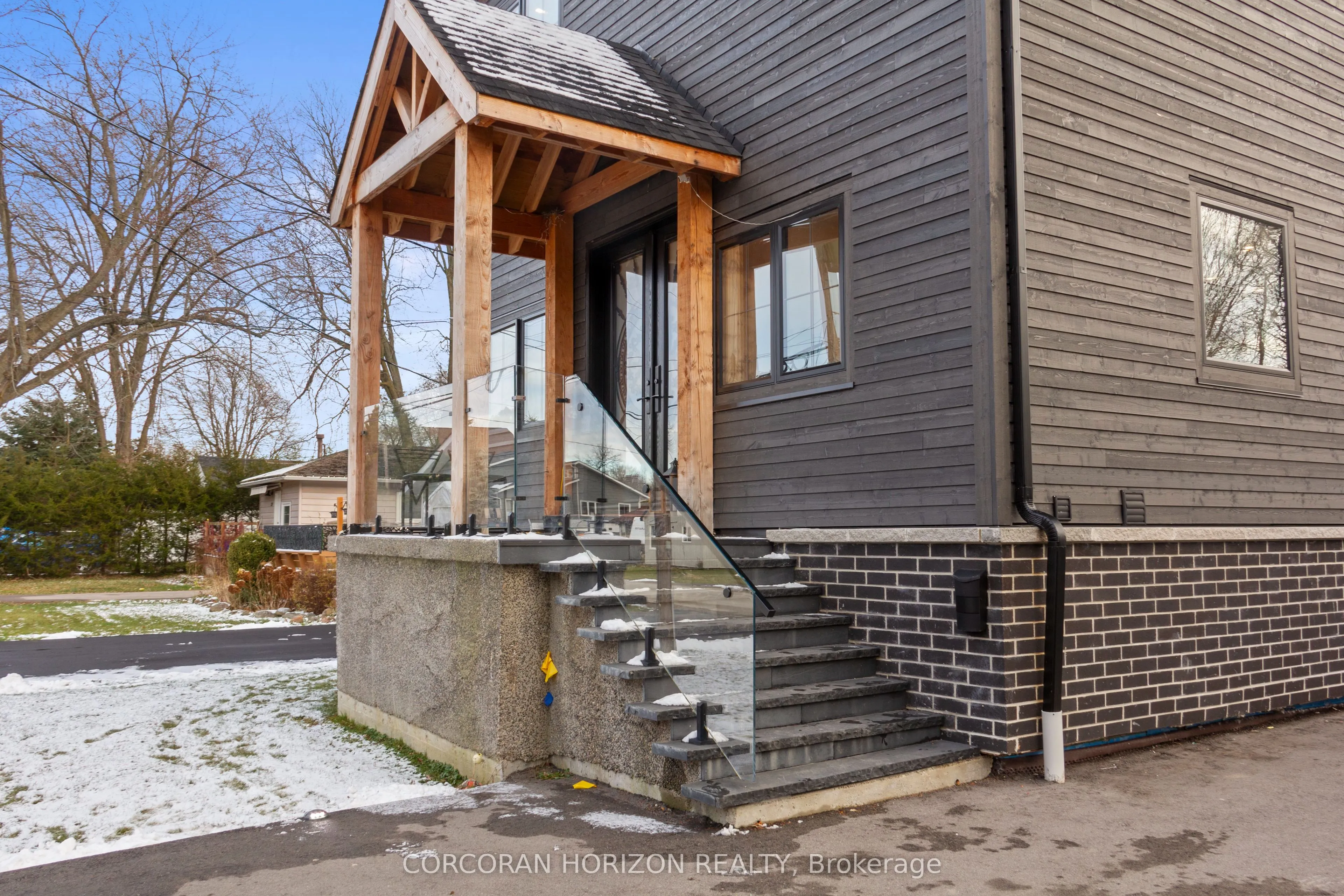215 Bayview Avenue