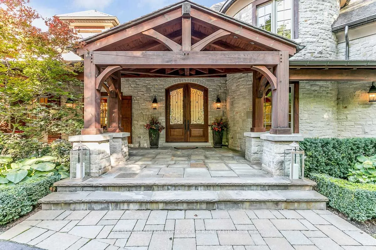 16 Hunters Glen Road