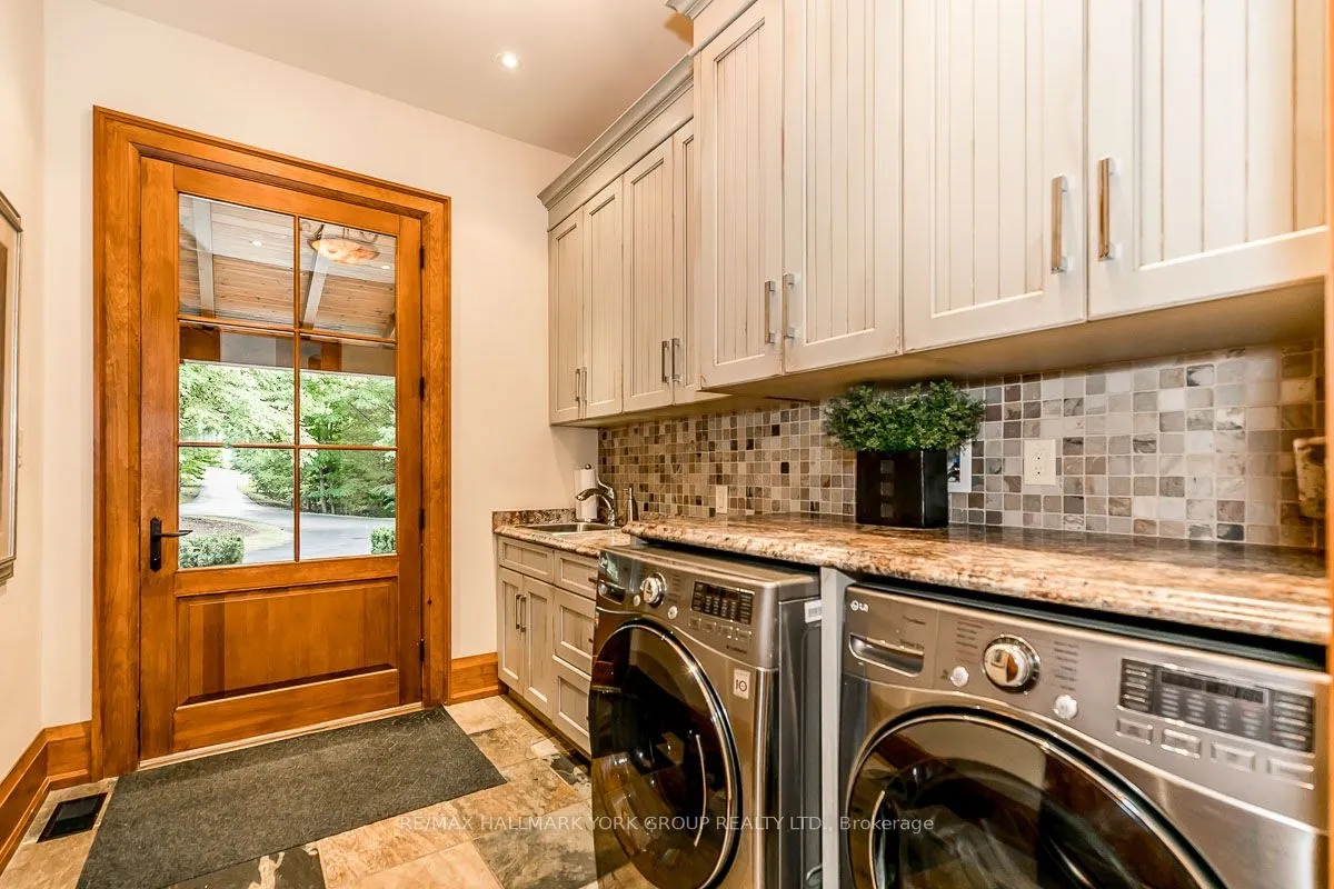 16 Hunters Glen Road