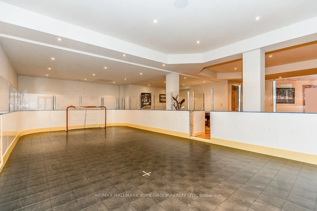 16 Hunters Glen Road
