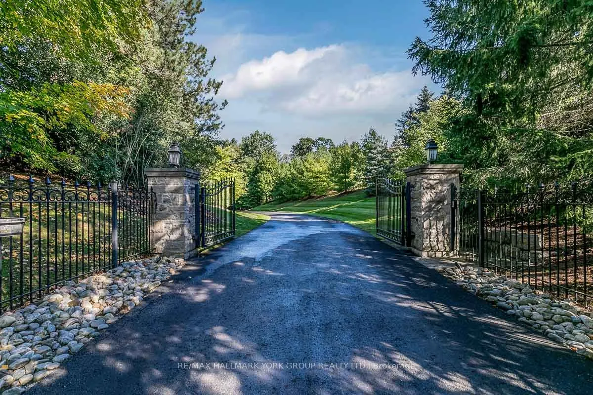 16 Hunters Glen Road