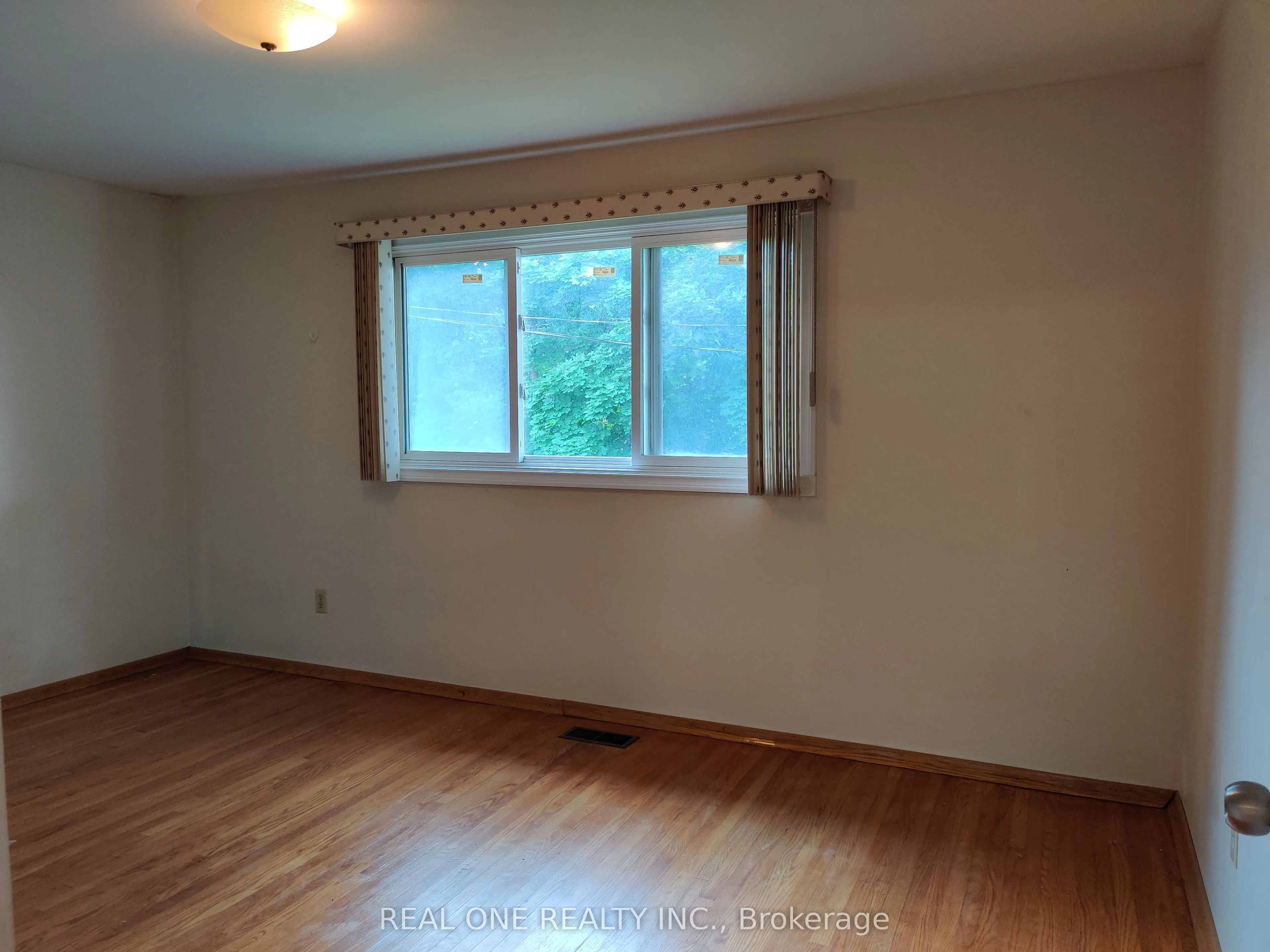 93 Southdale Drive #Upper