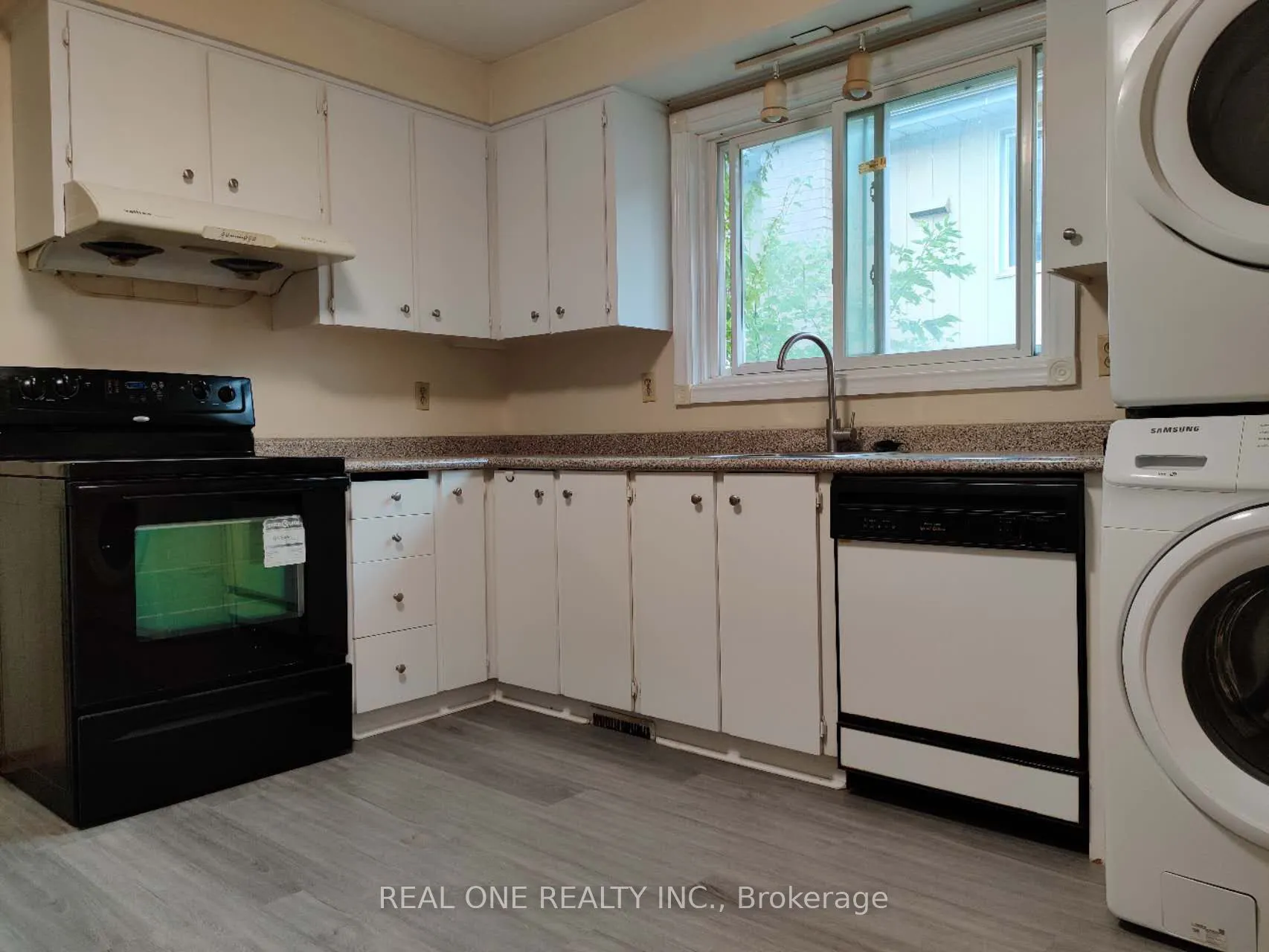 93 Southdale Drive #Upper