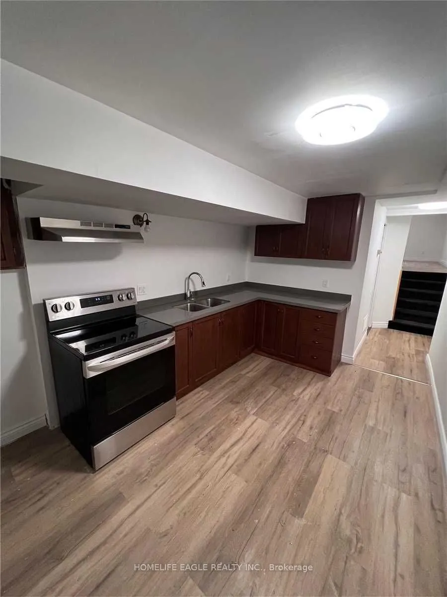 147 Britannia Avenue, #LOWER