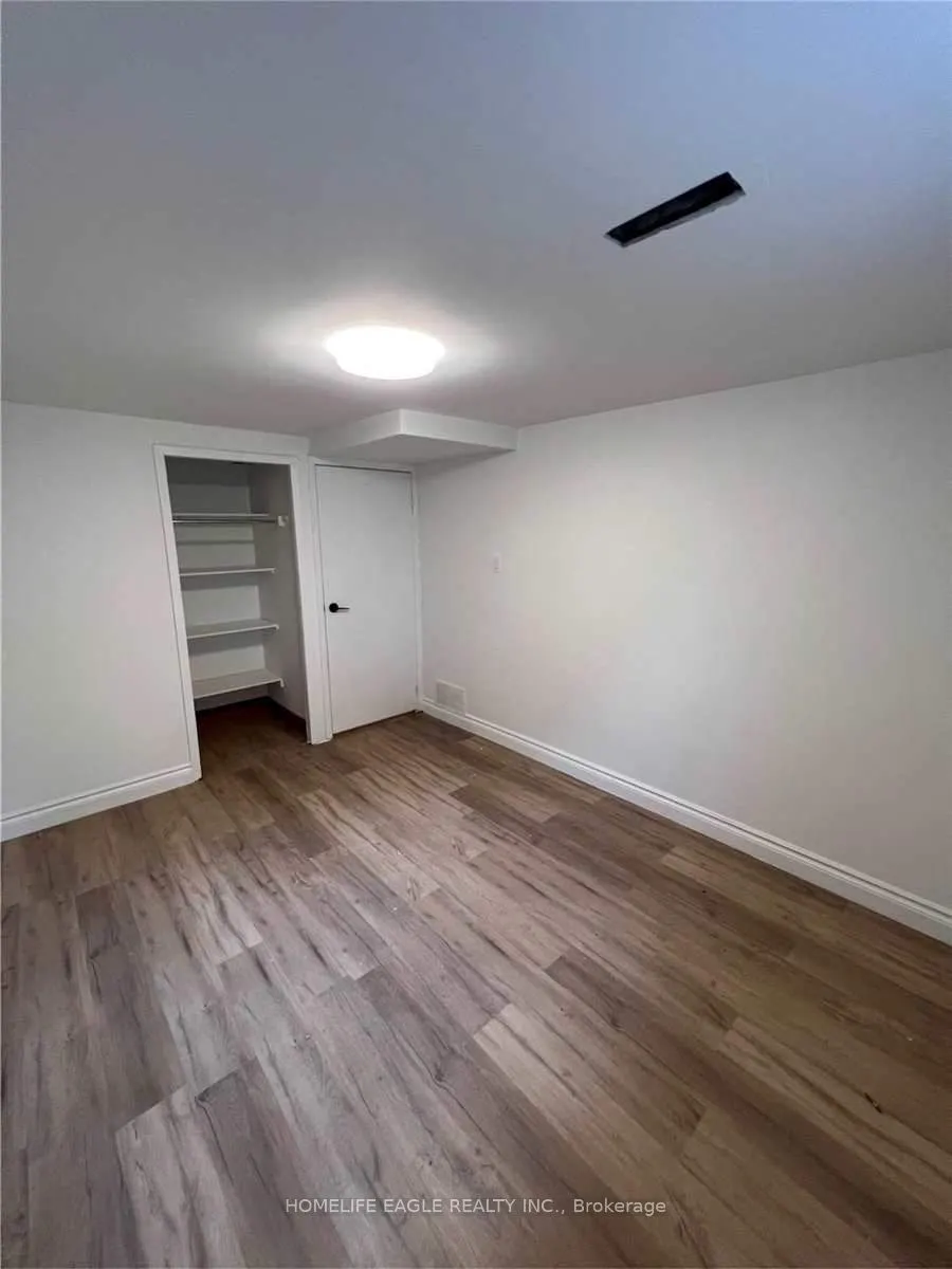 147 Britannia Avenue, #LOWER