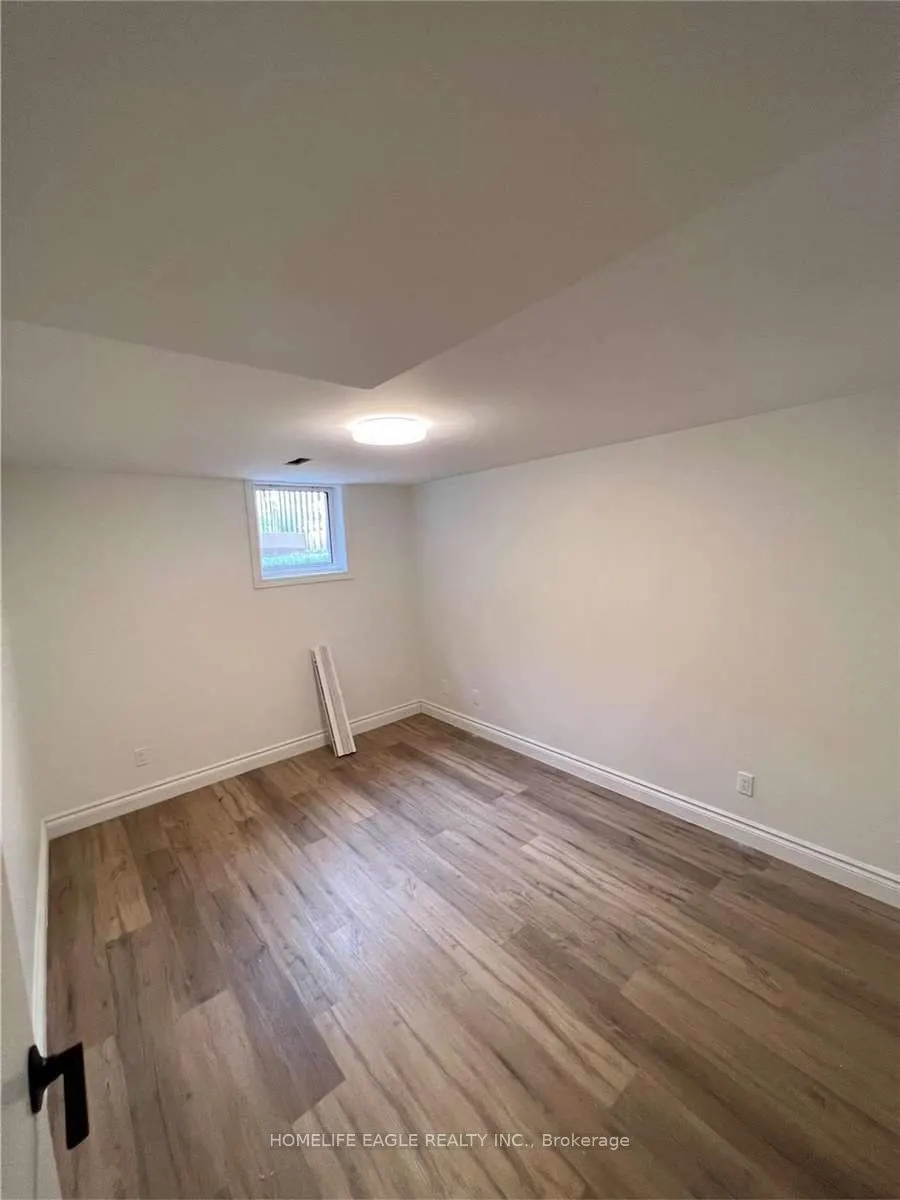147 Britannia Avenue, #LOWER