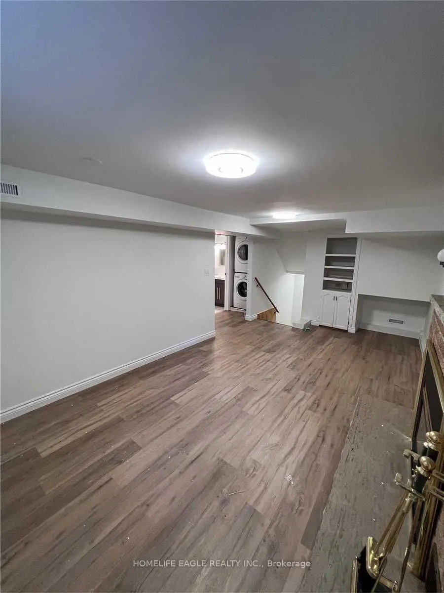 147 Britannia Avenue, #LOWER