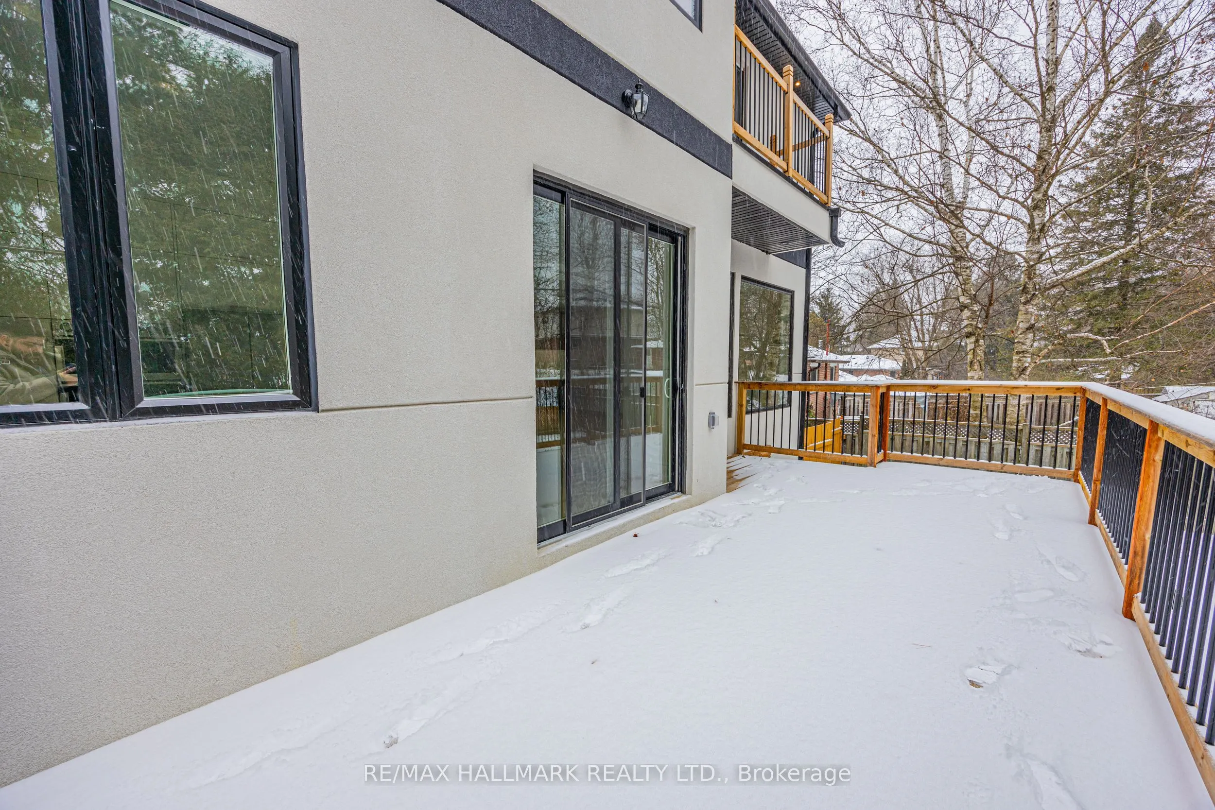 69 Aurora Heights Drive S