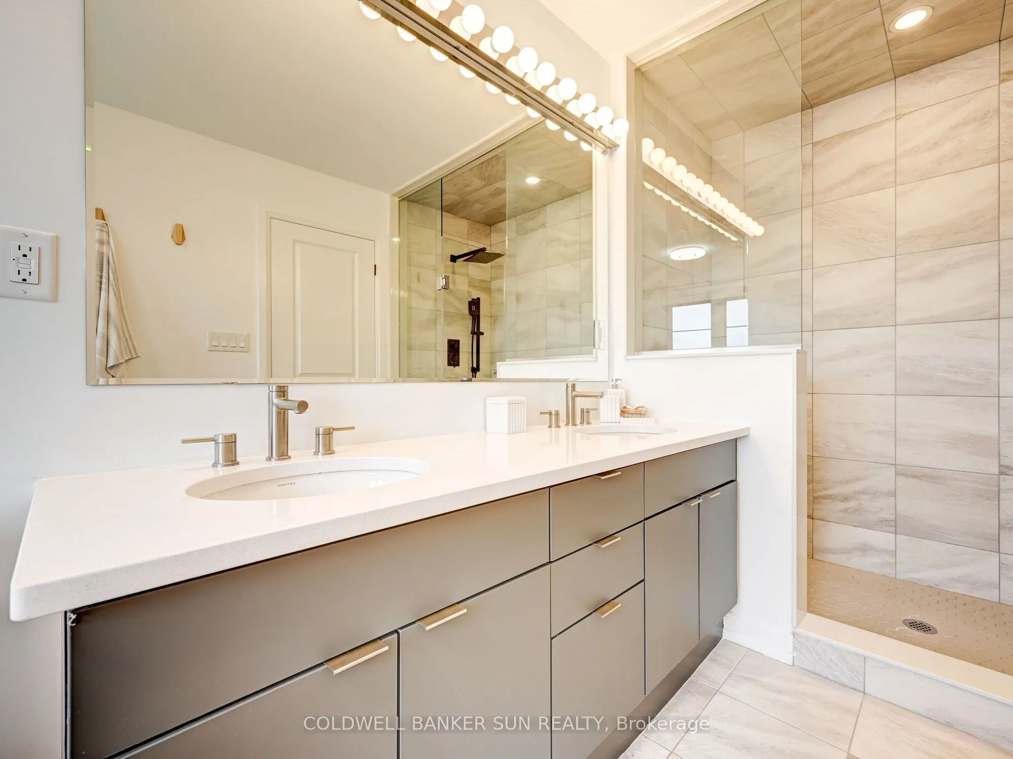 401 Kleinburg Summit Way