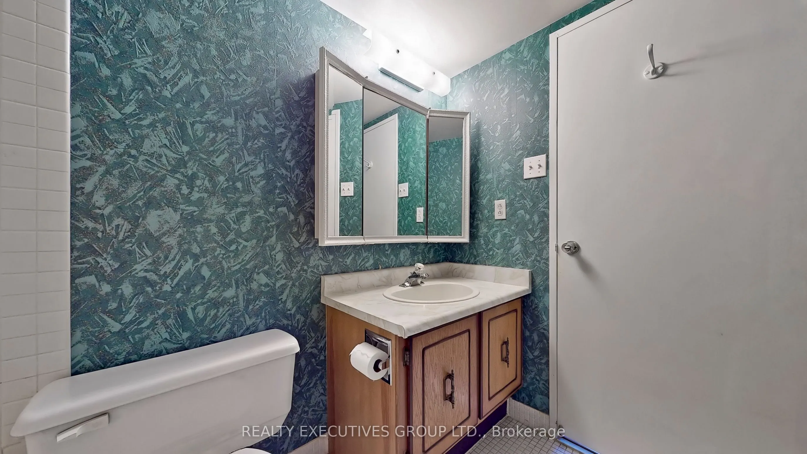 8111 Yonge Street, #1807