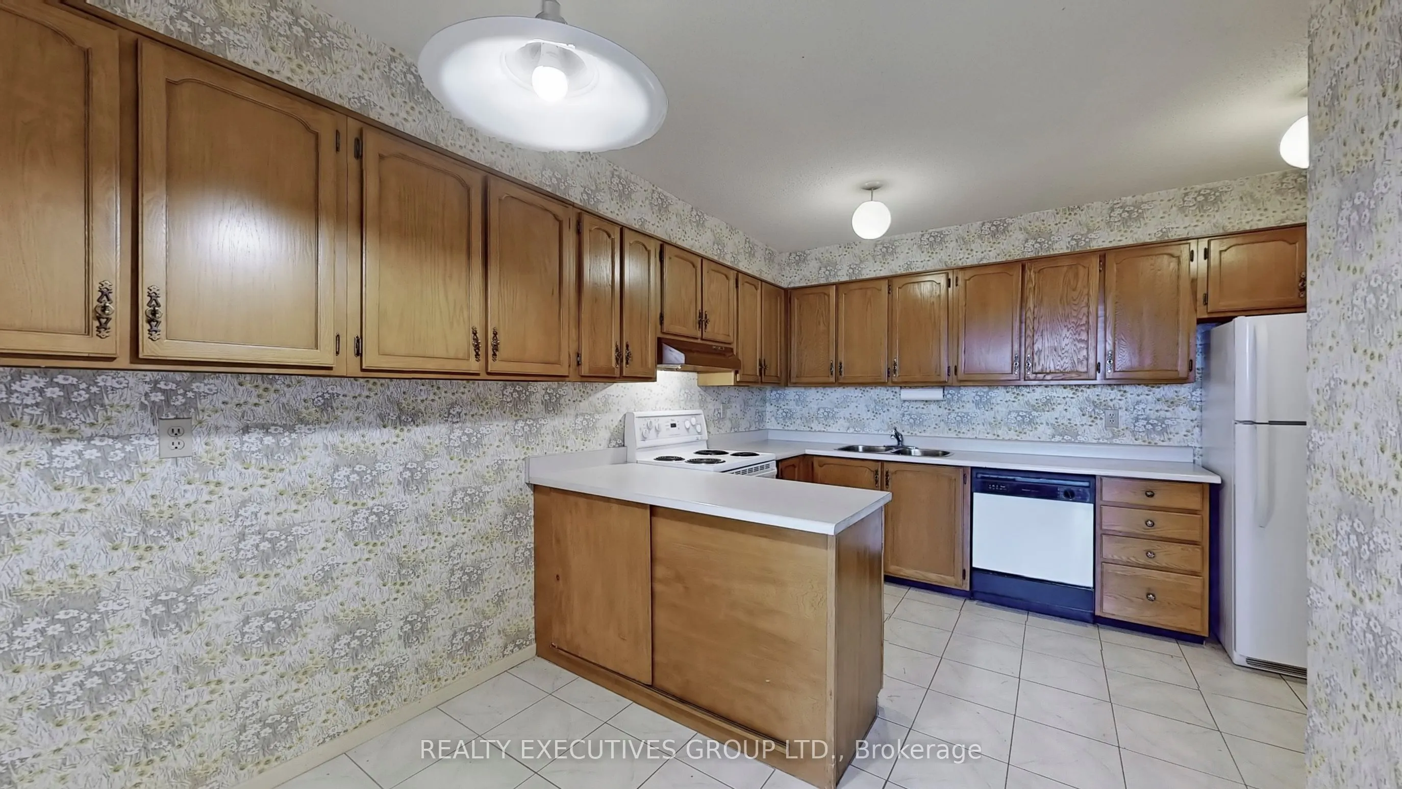 8111 Yonge Street, #1807