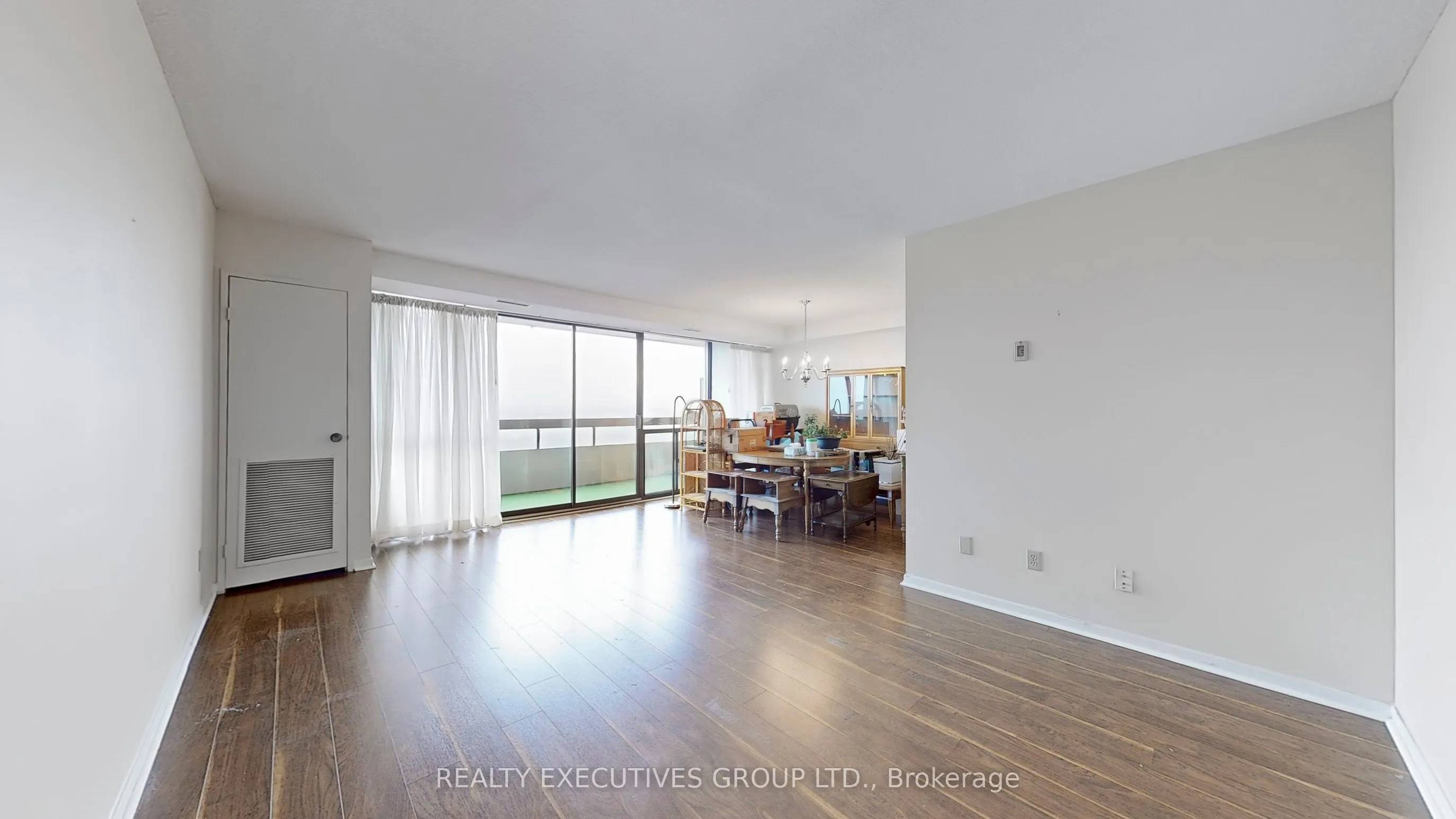8111 Yonge Street, #1807