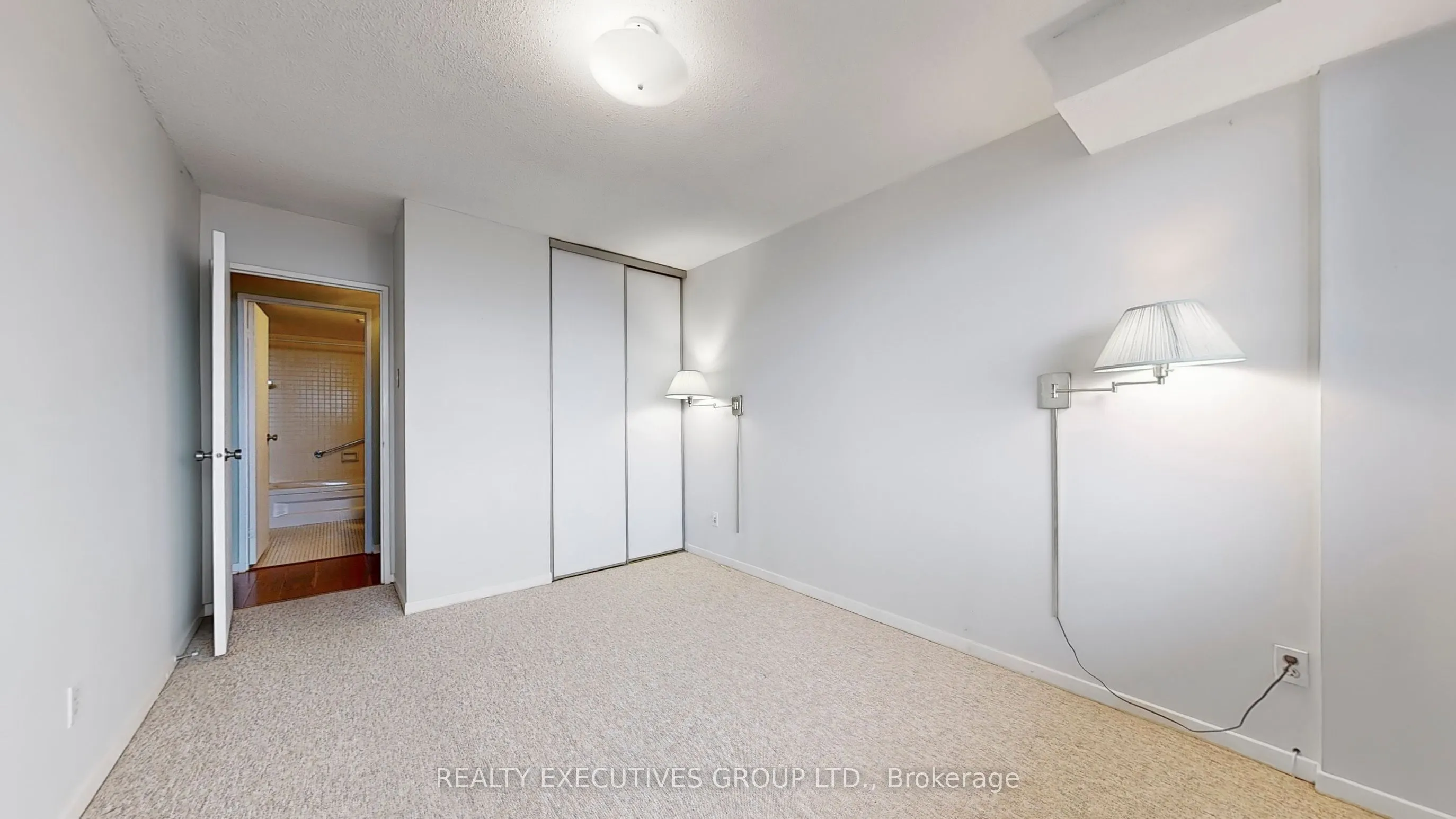 8111 Yonge Street, #1807