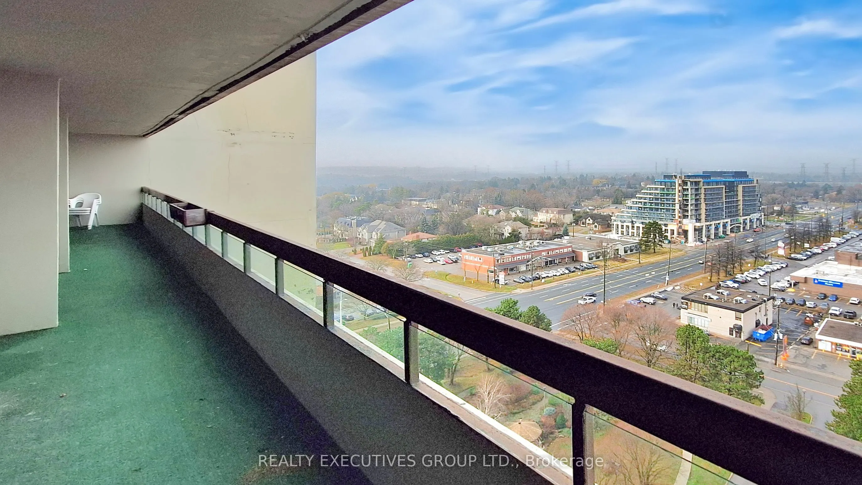 8111 Yonge Street, #1807