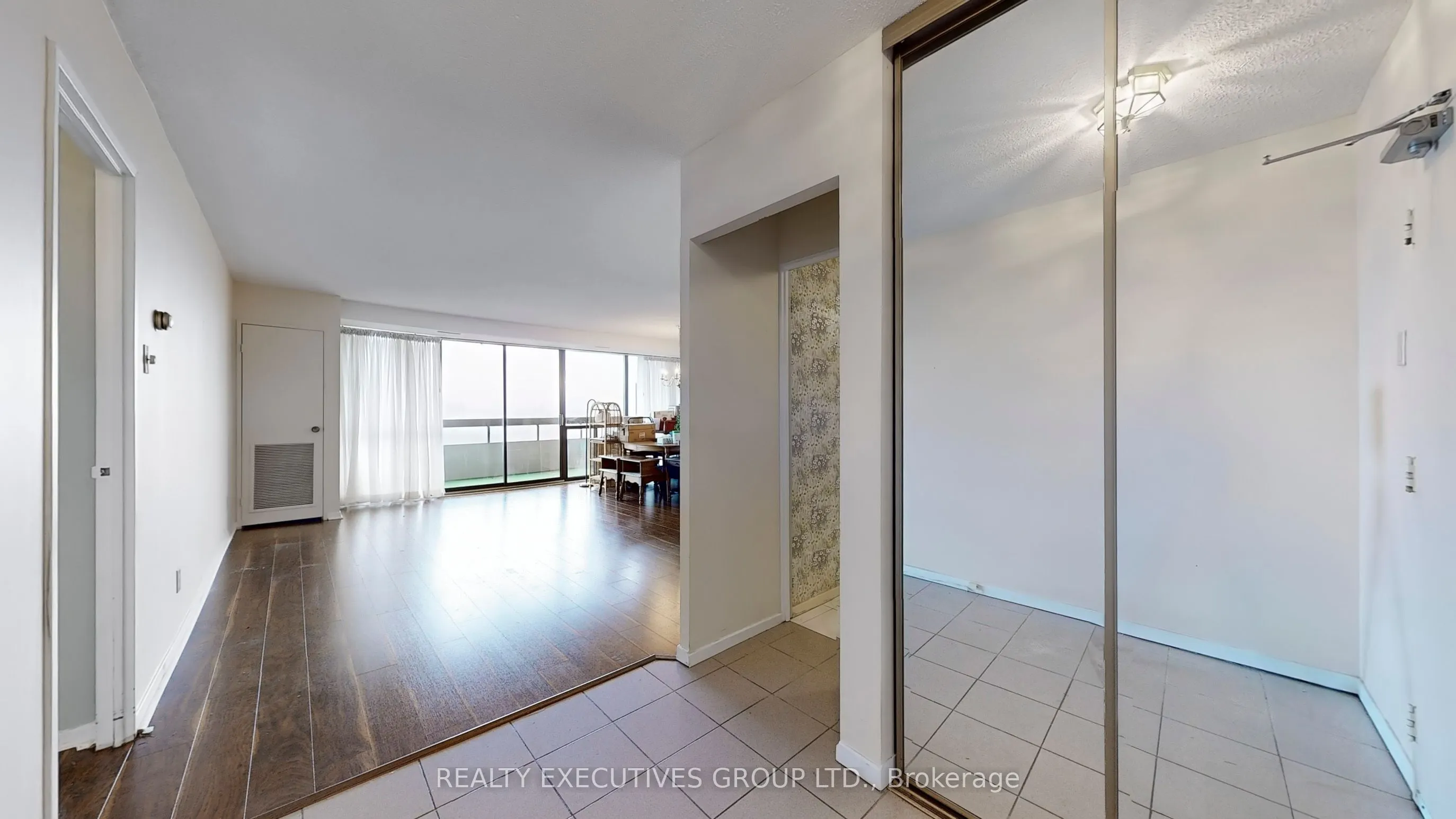 8111 Yonge Street, #1807