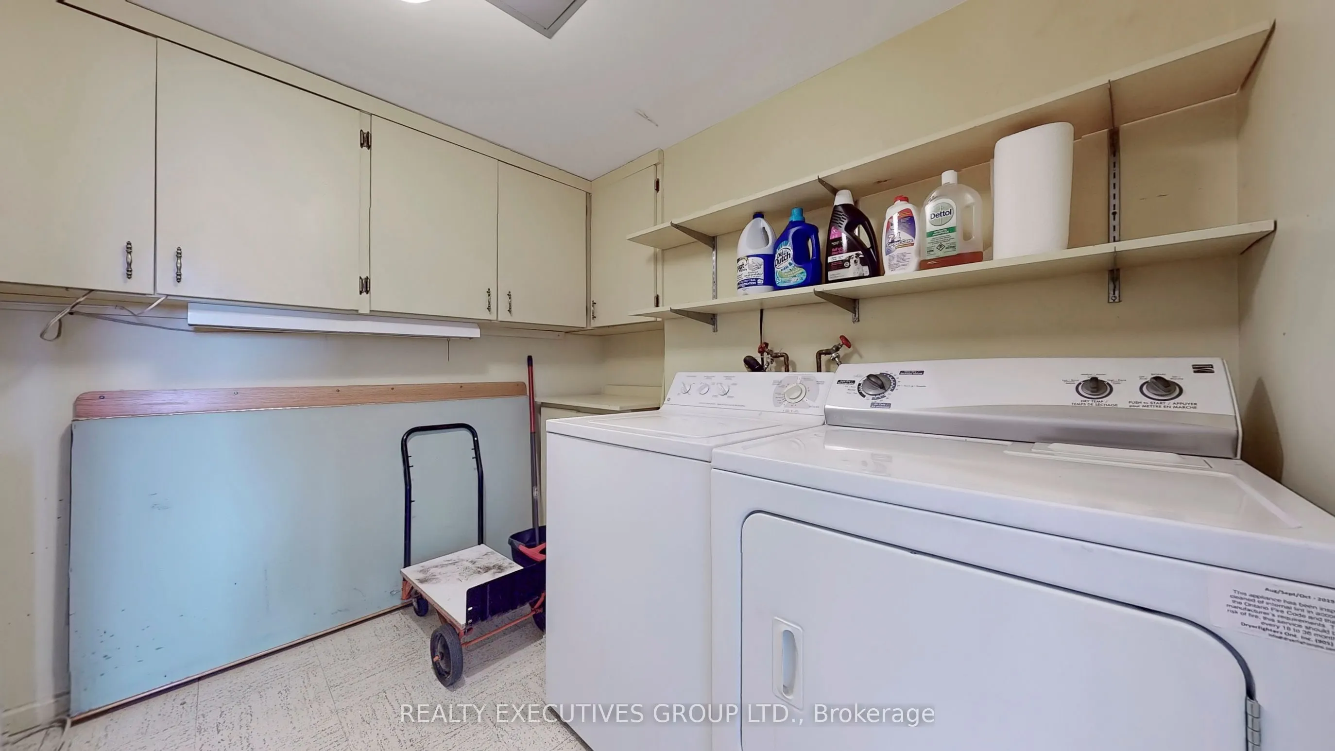 8111 Yonge Street, #1807