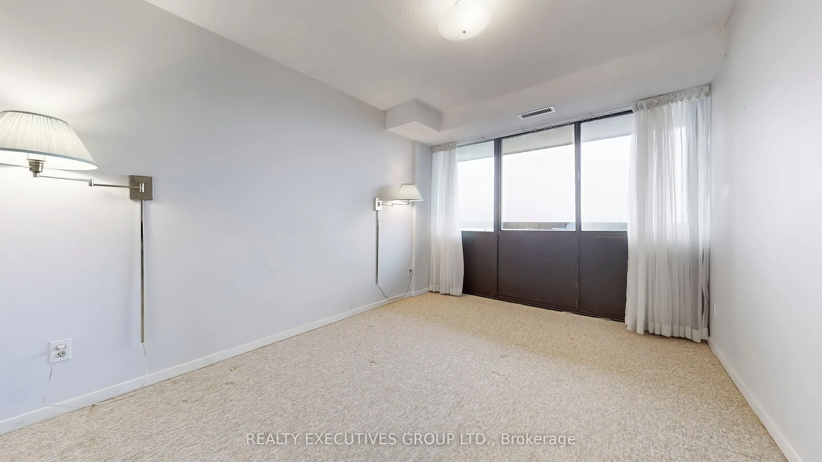 8111 Yonge Street, #1807