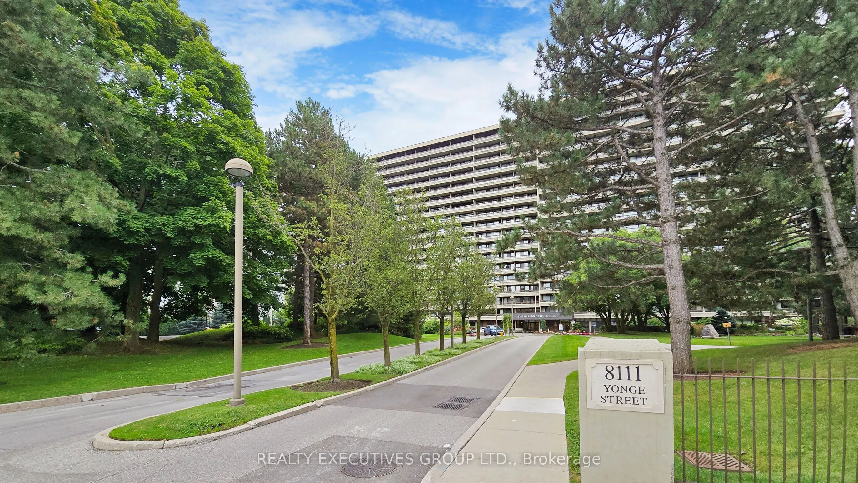 8111 Yonge Street, #1807