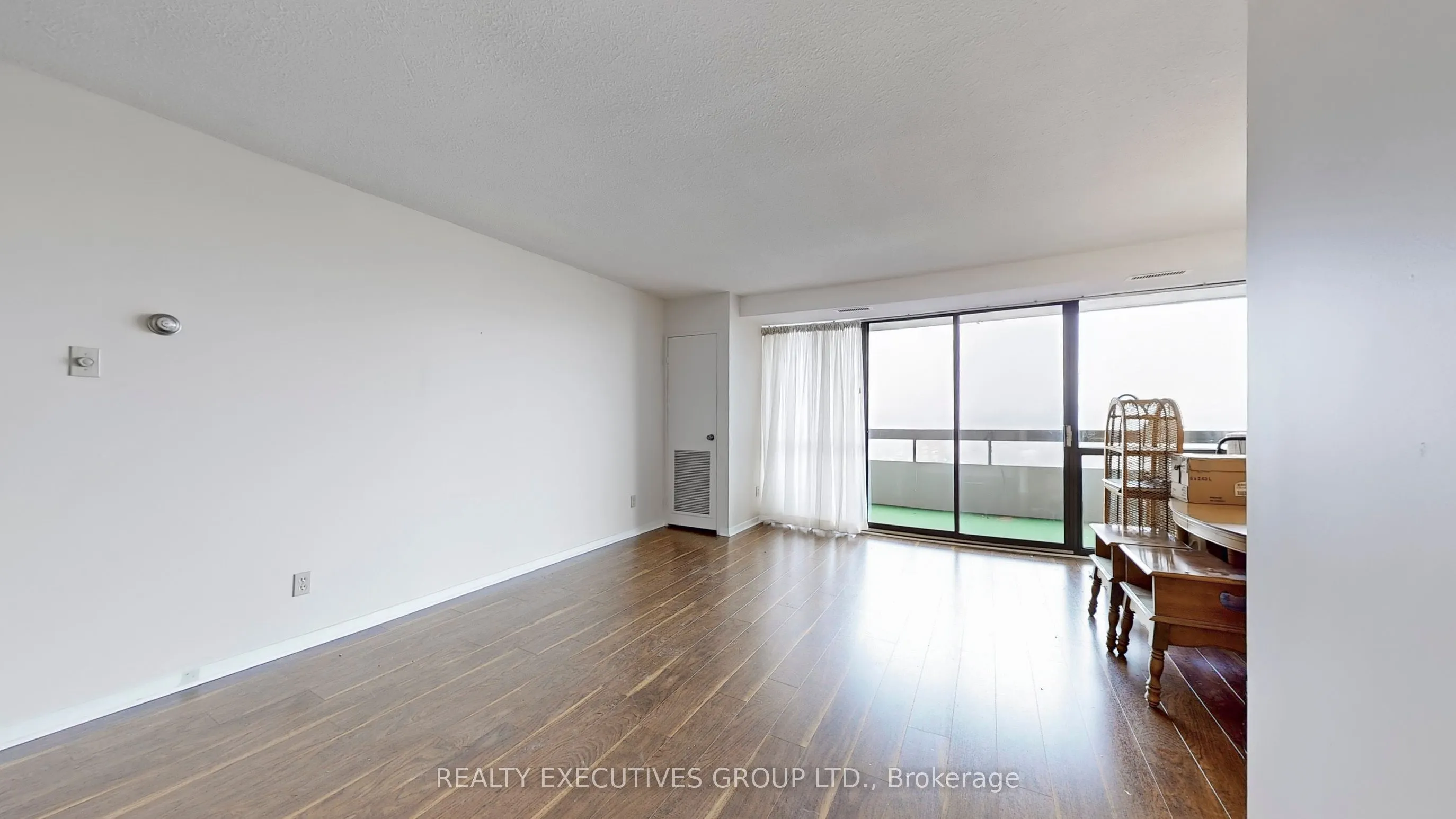8111 Yonge Street, #1807