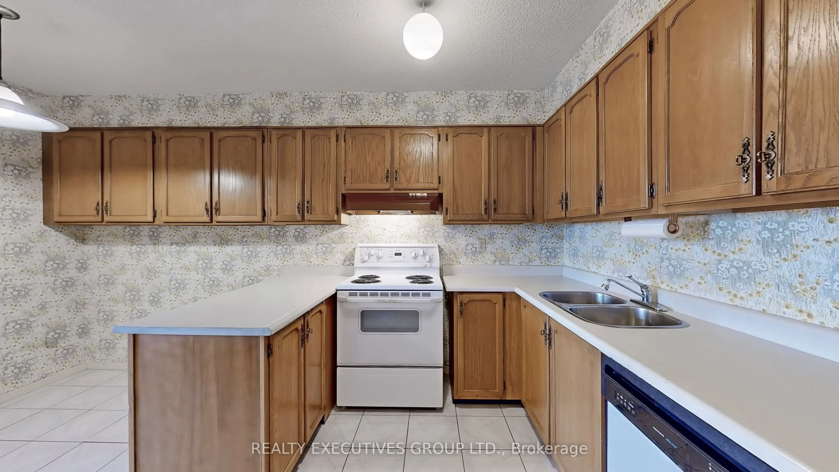 8111 Yonge Street, #1807