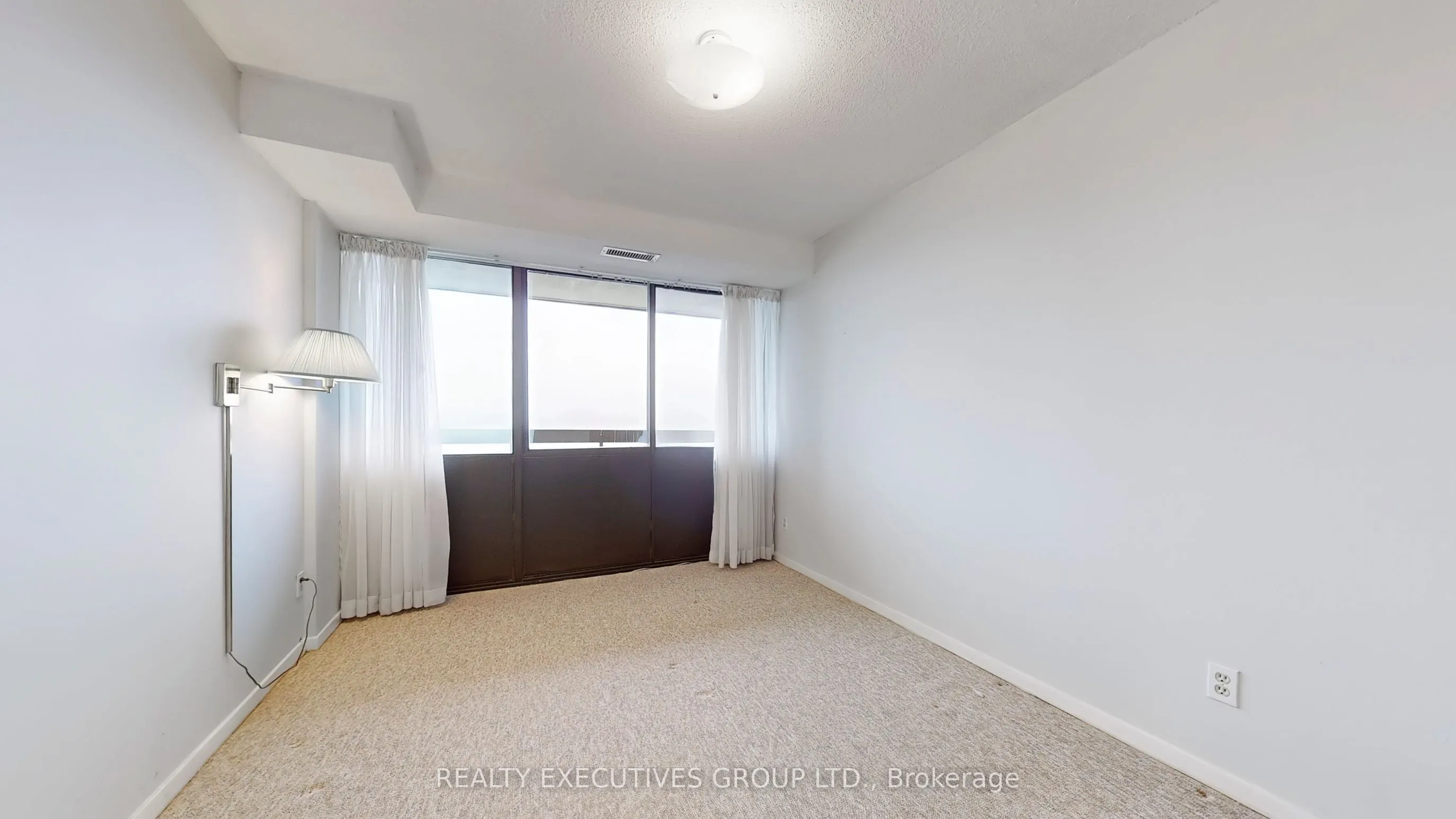8111 Yonge Street, #1807