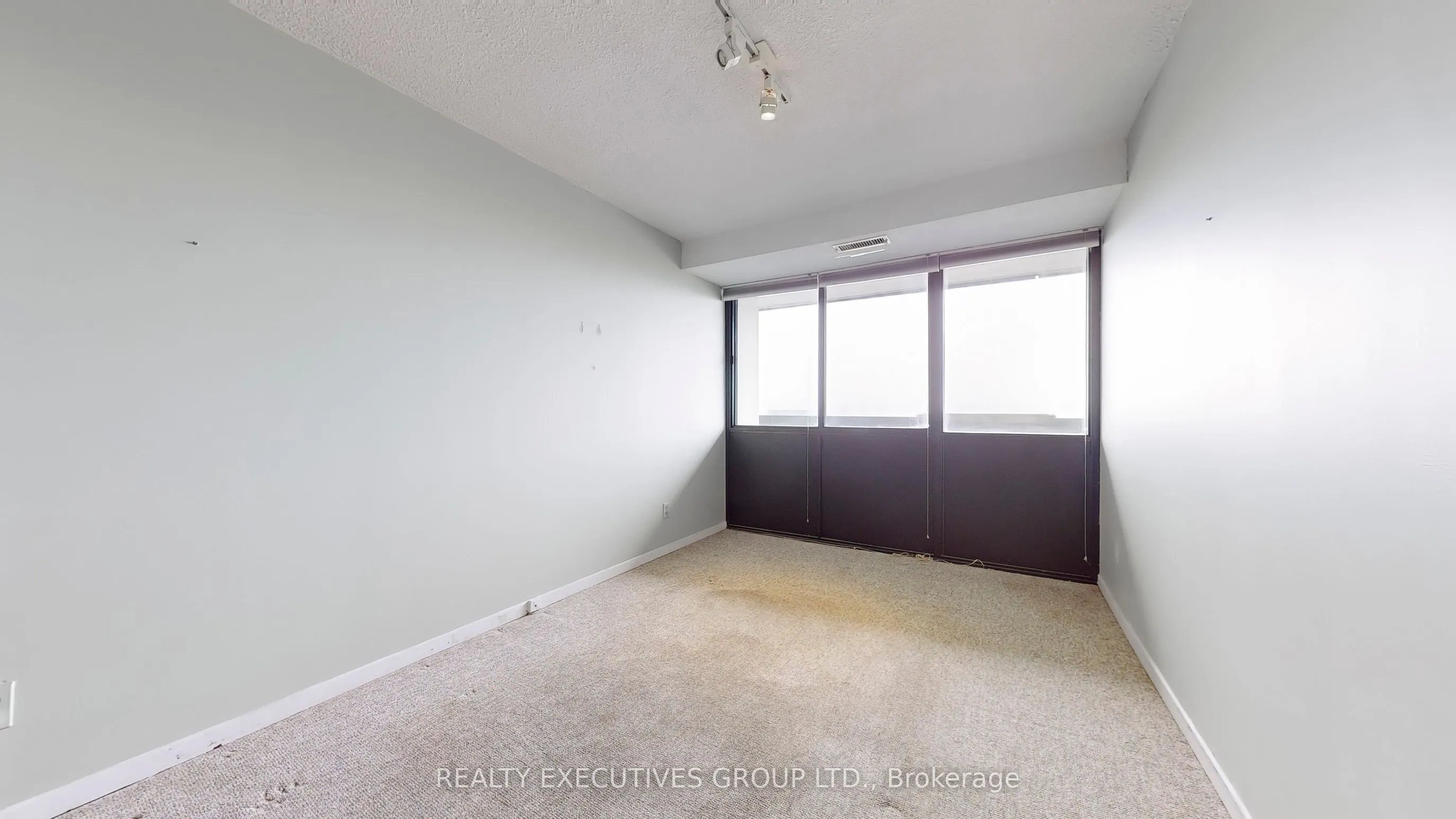 8111 Yonge Street, #1807