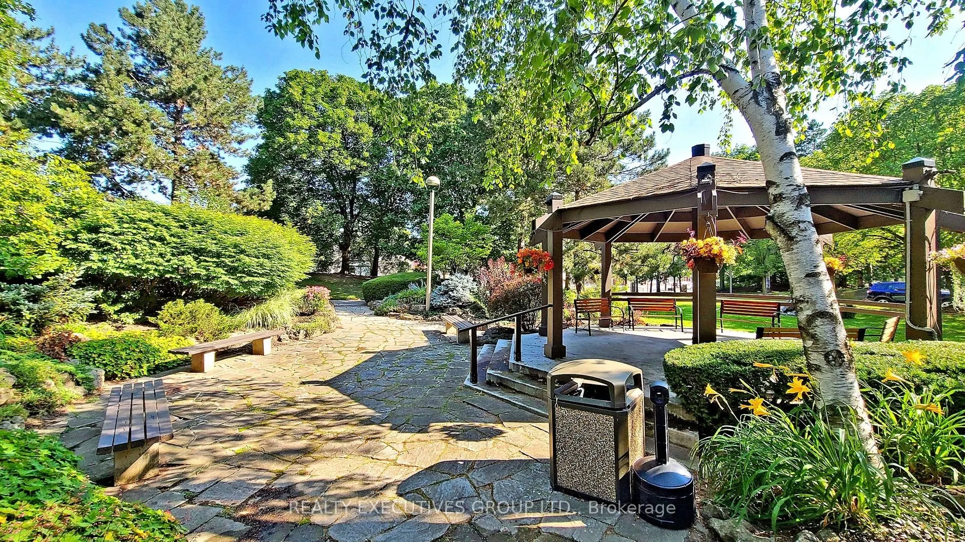 8111 Yonge Street, #1807