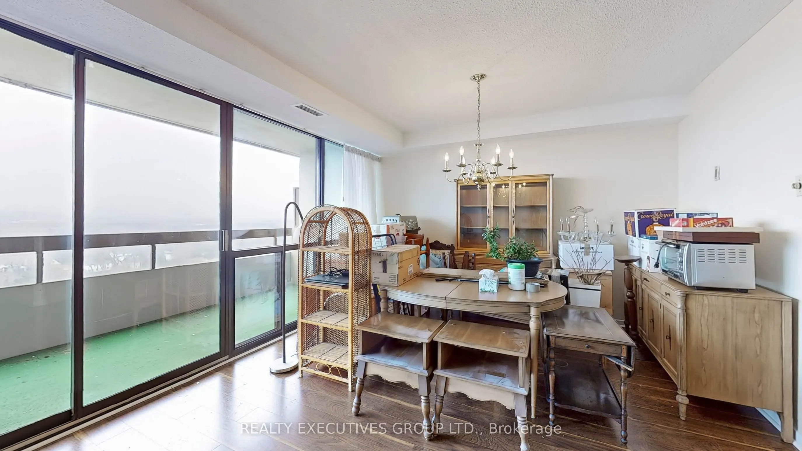 8111 Yonge Street, #1807