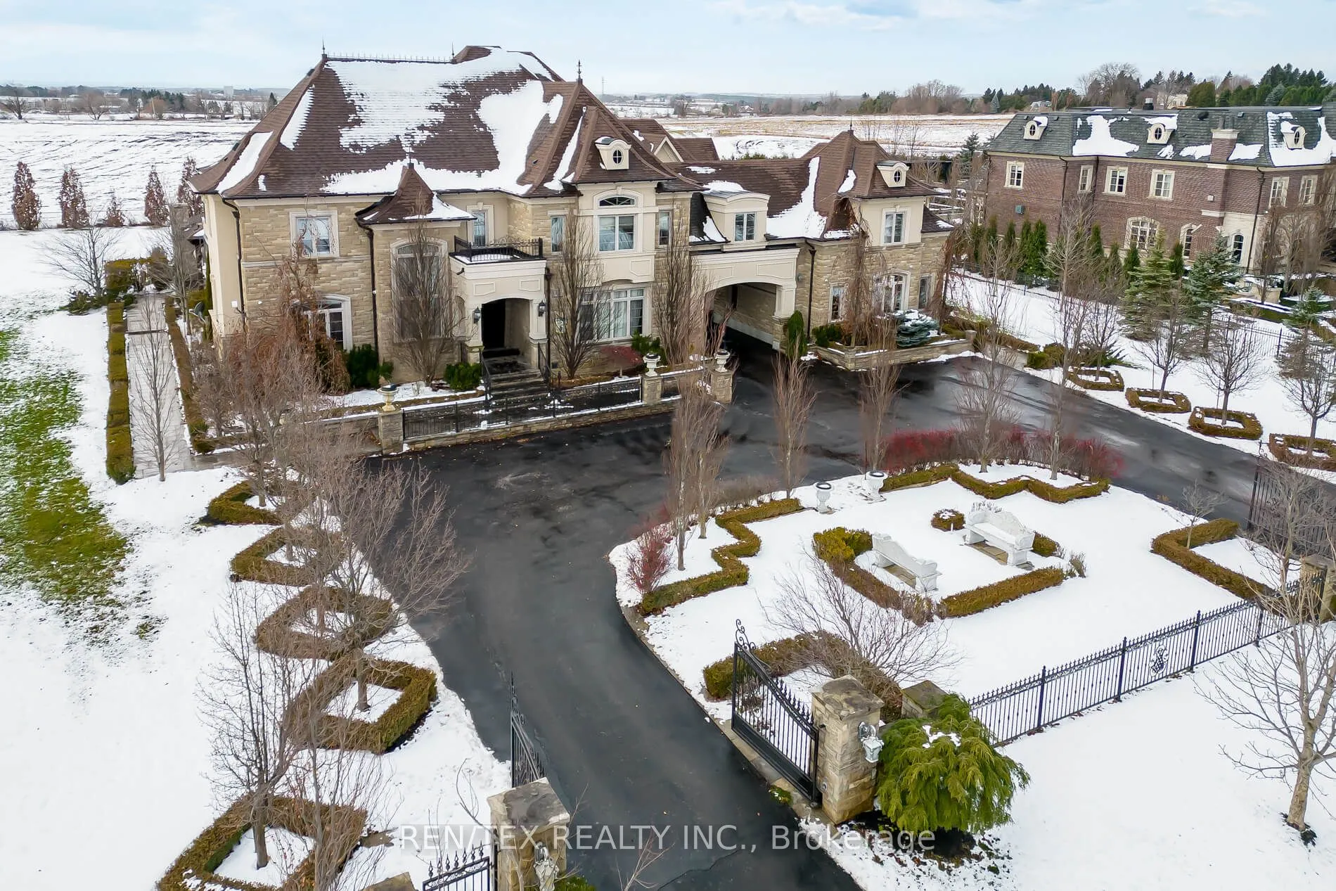 106 Stallions Court