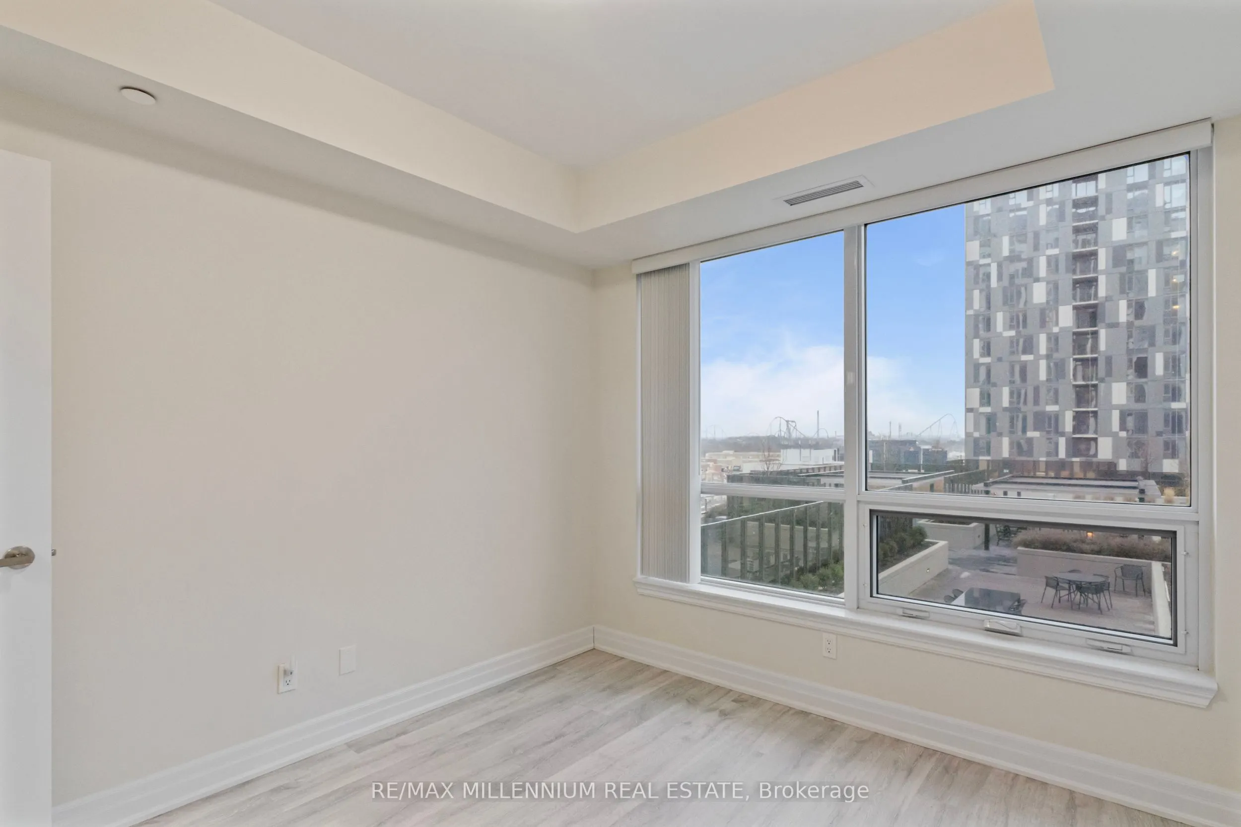 9085 Jane Street #811
