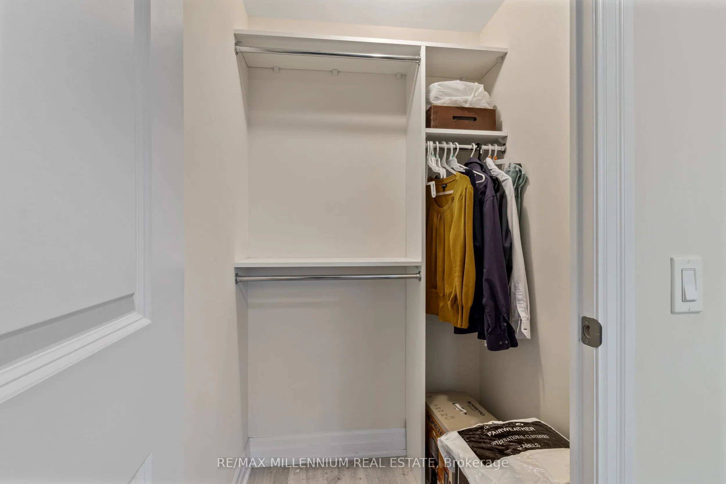 9085 Jane Street #811
