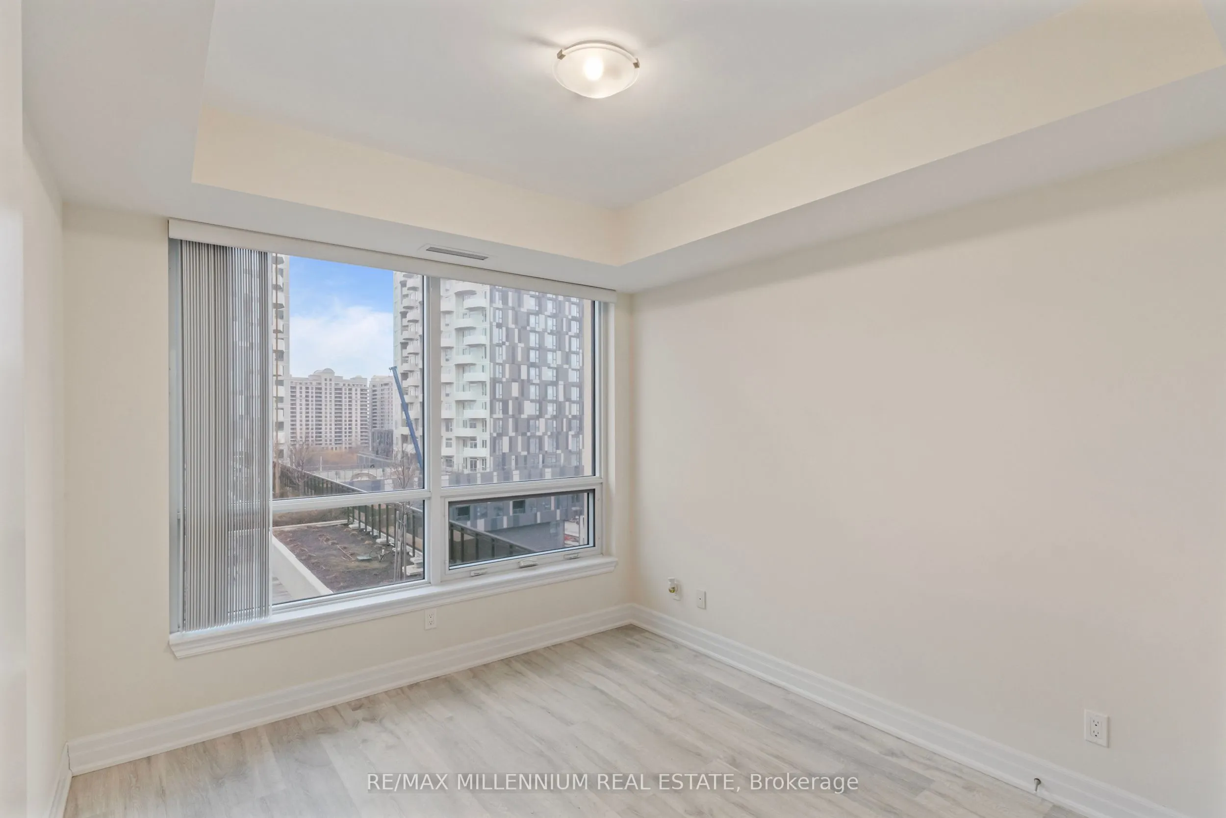 9085 Jane Street #811