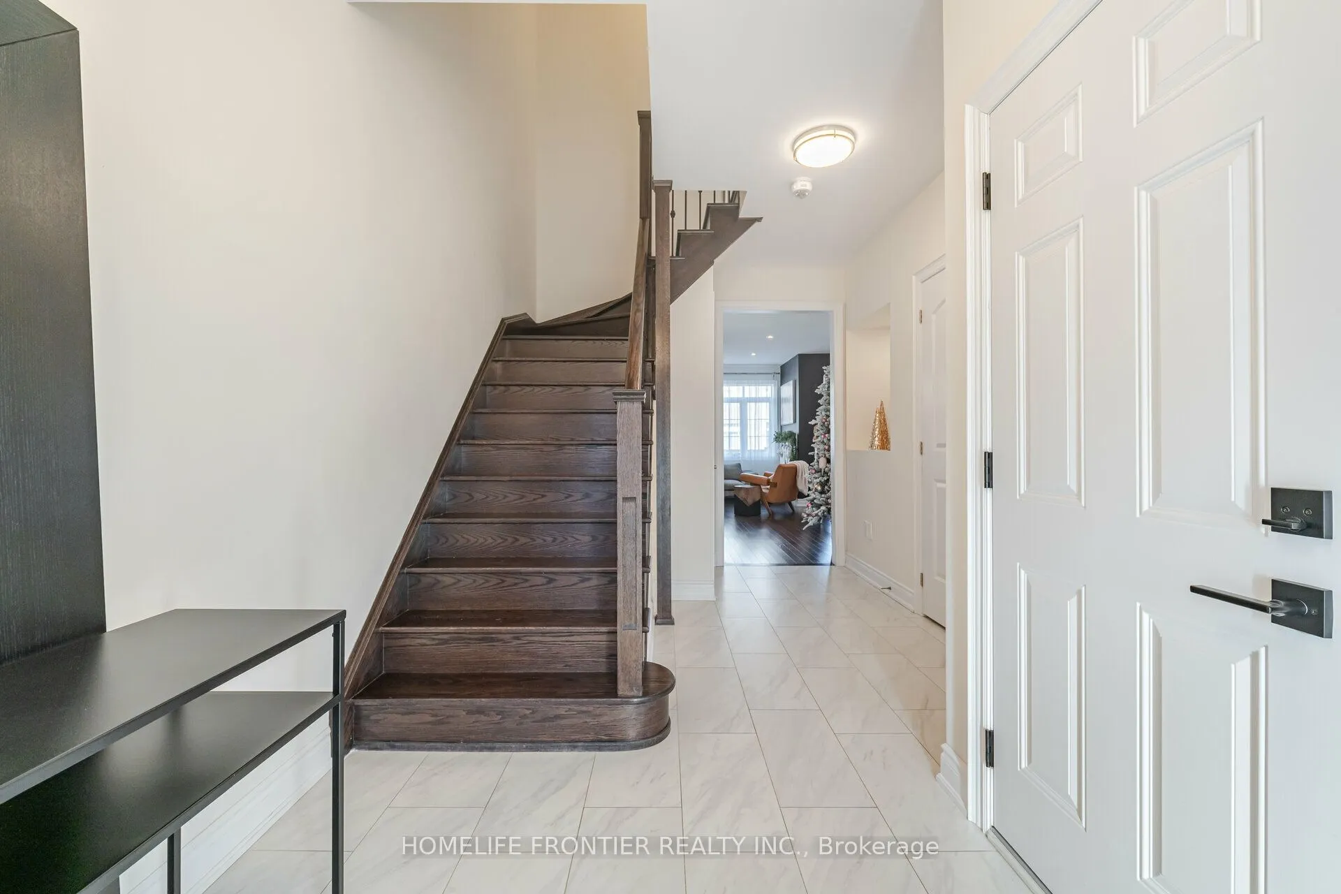 8 Ruffle Lane
