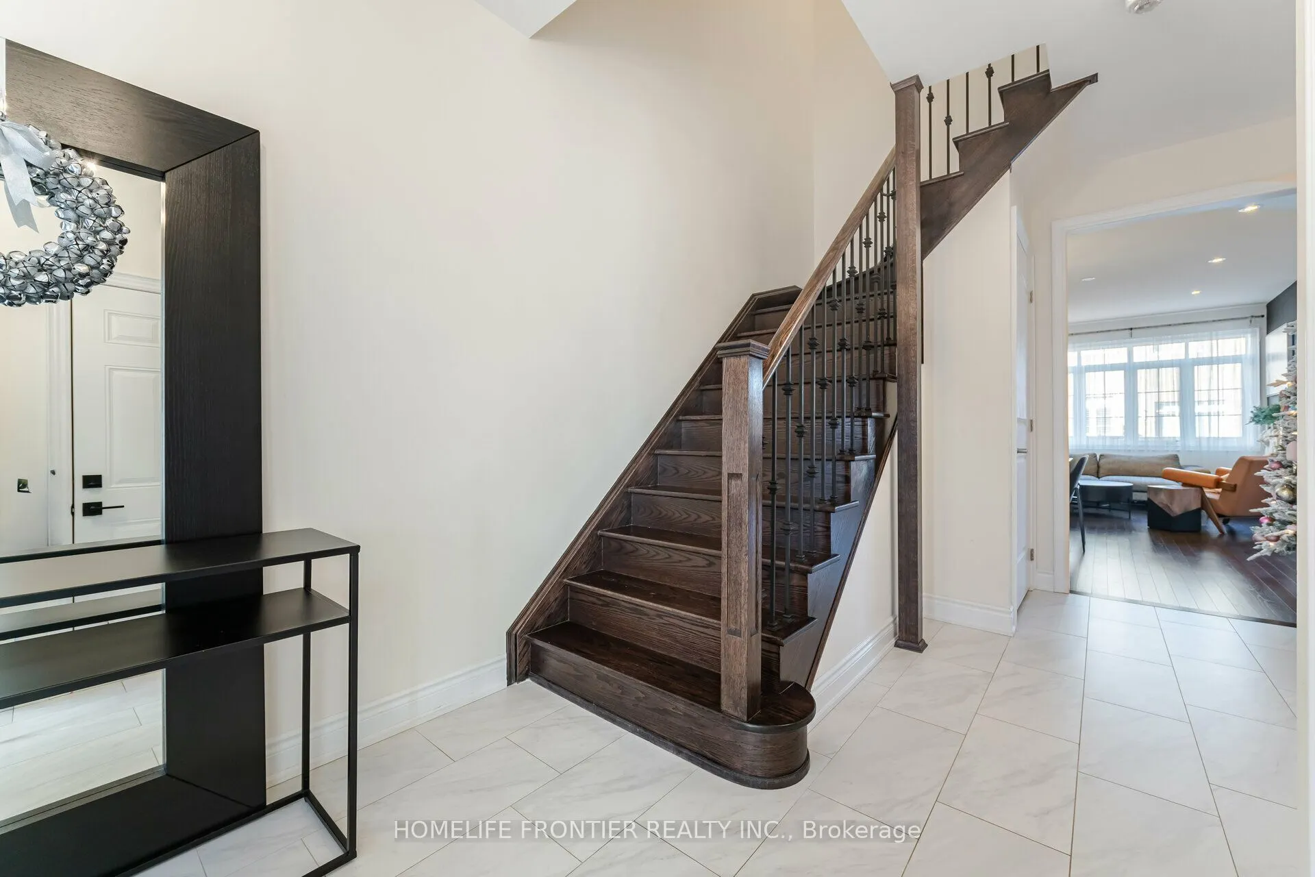 8 Ruffle Lane