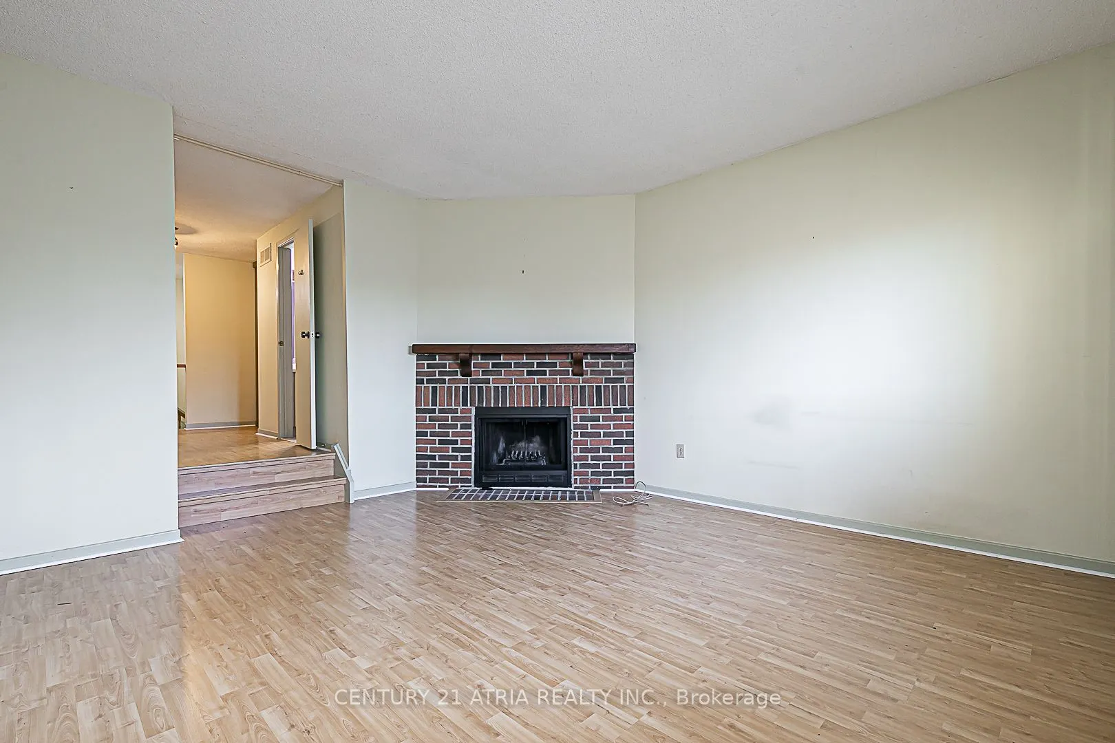 11 Hunter's Point Drive