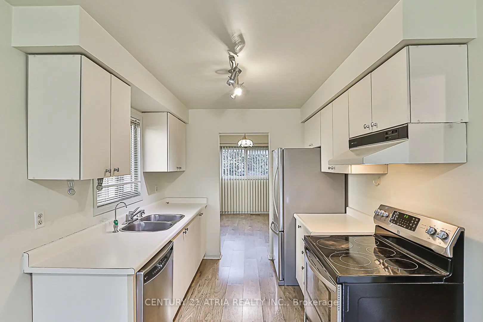 11 Hunter's Point Drive