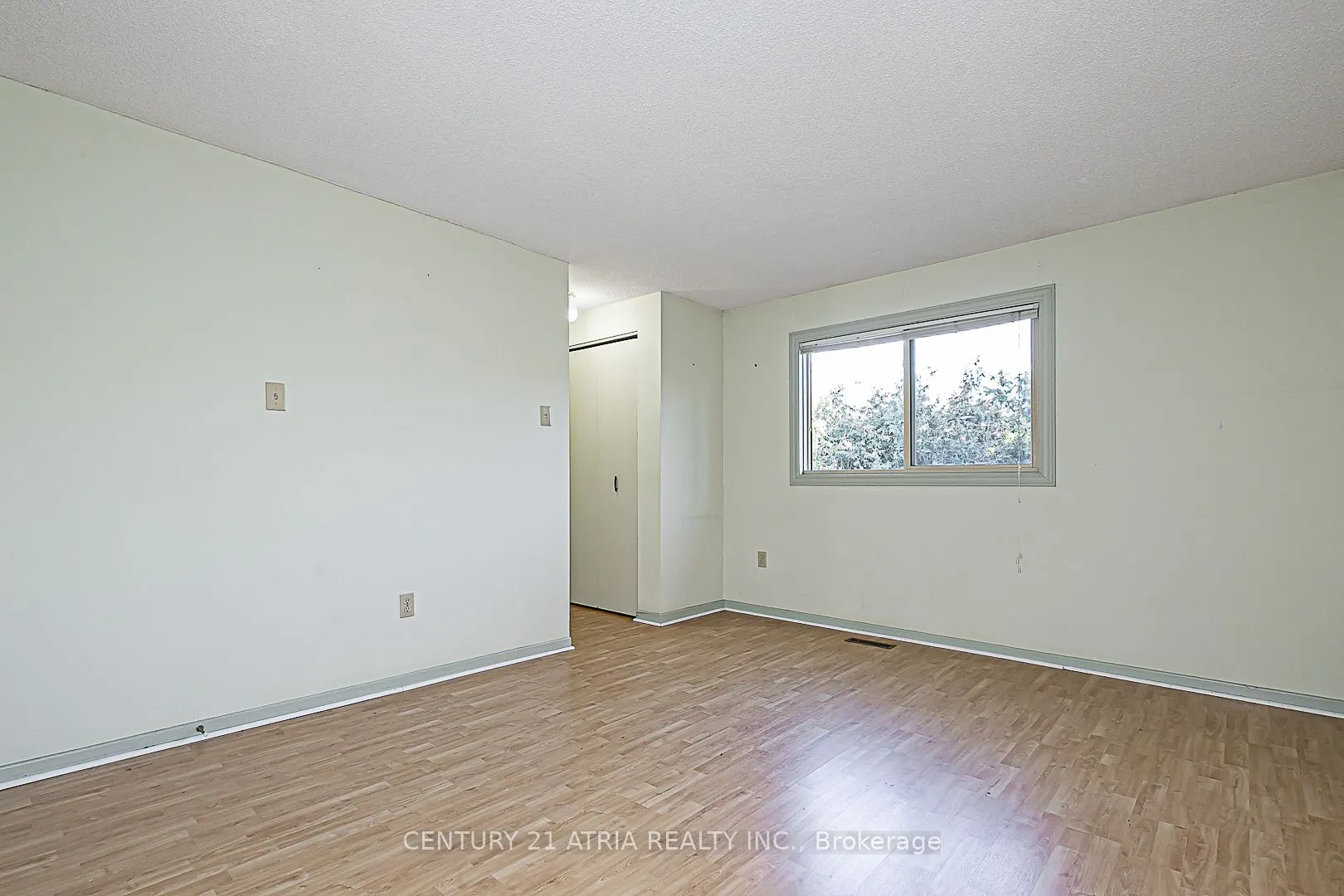 11 Hunter's Point Drive