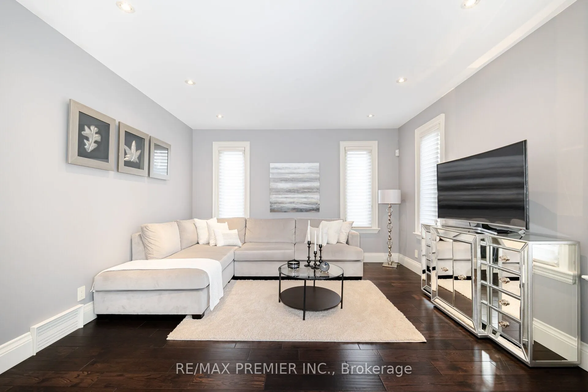 28 Ellerby Square N