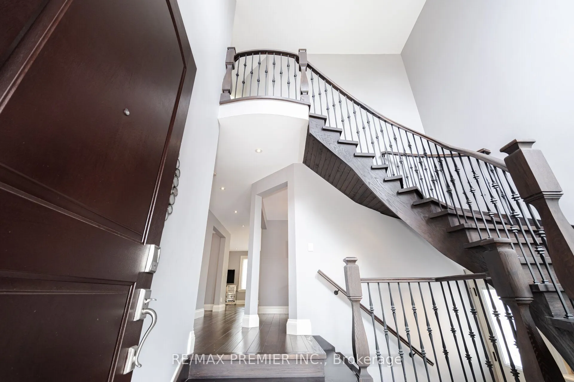 28 Ellerby Square N