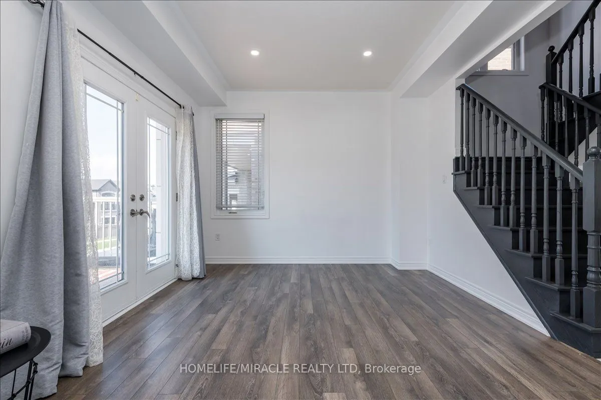 12 Janes Crescent