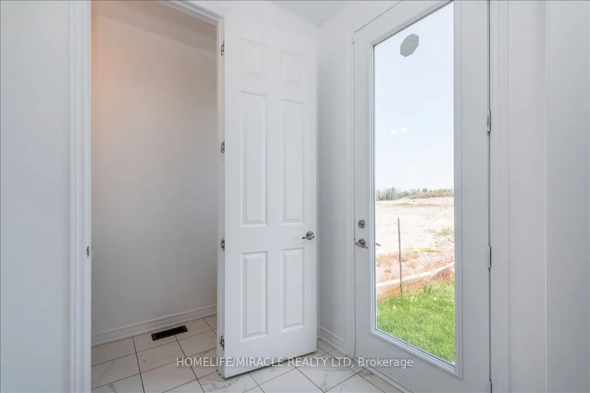 12 Janes Crescent