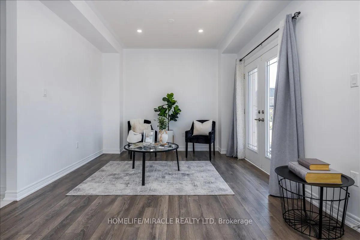 12 Janes Crescent