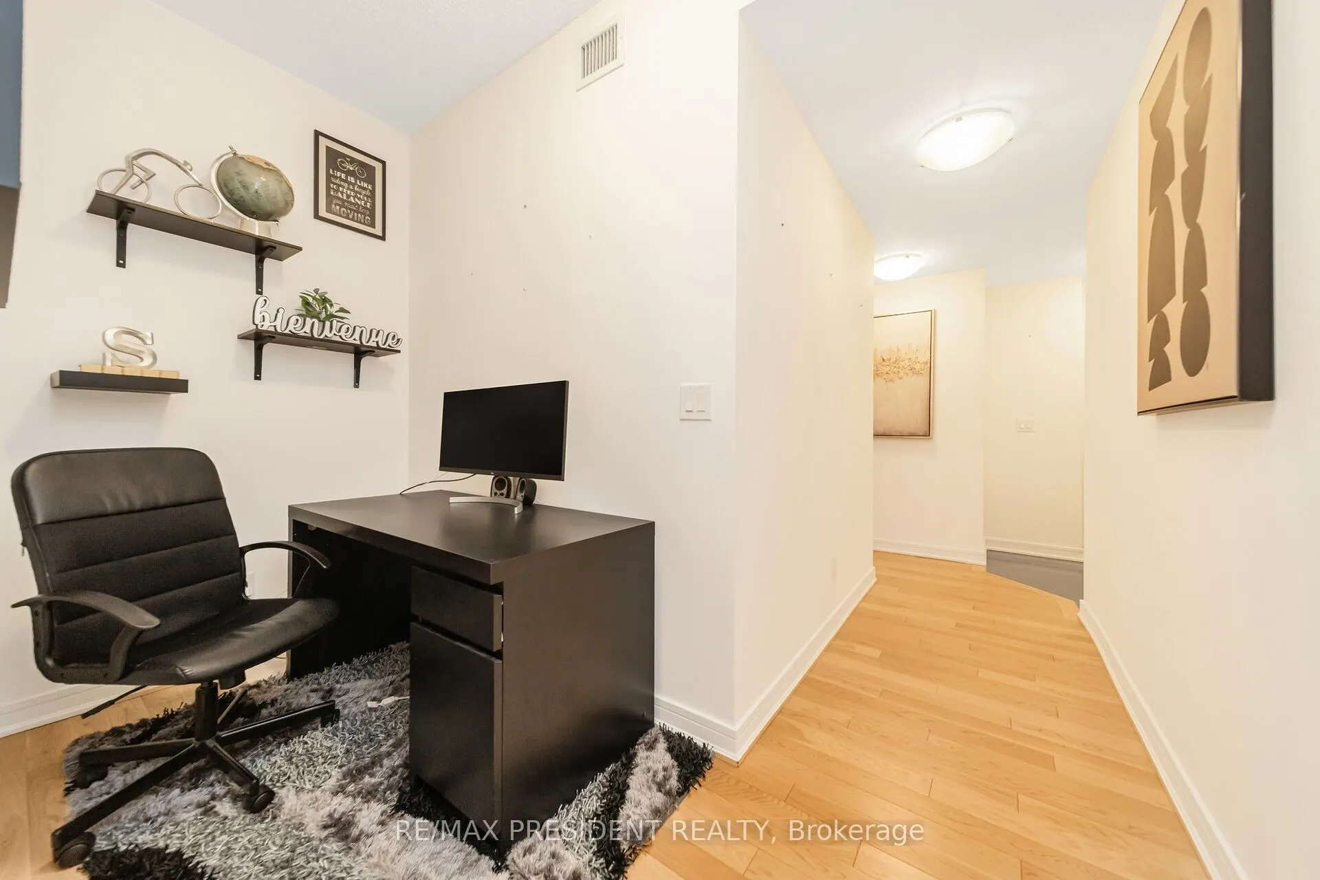 9191 Yonge Street, #902 SW