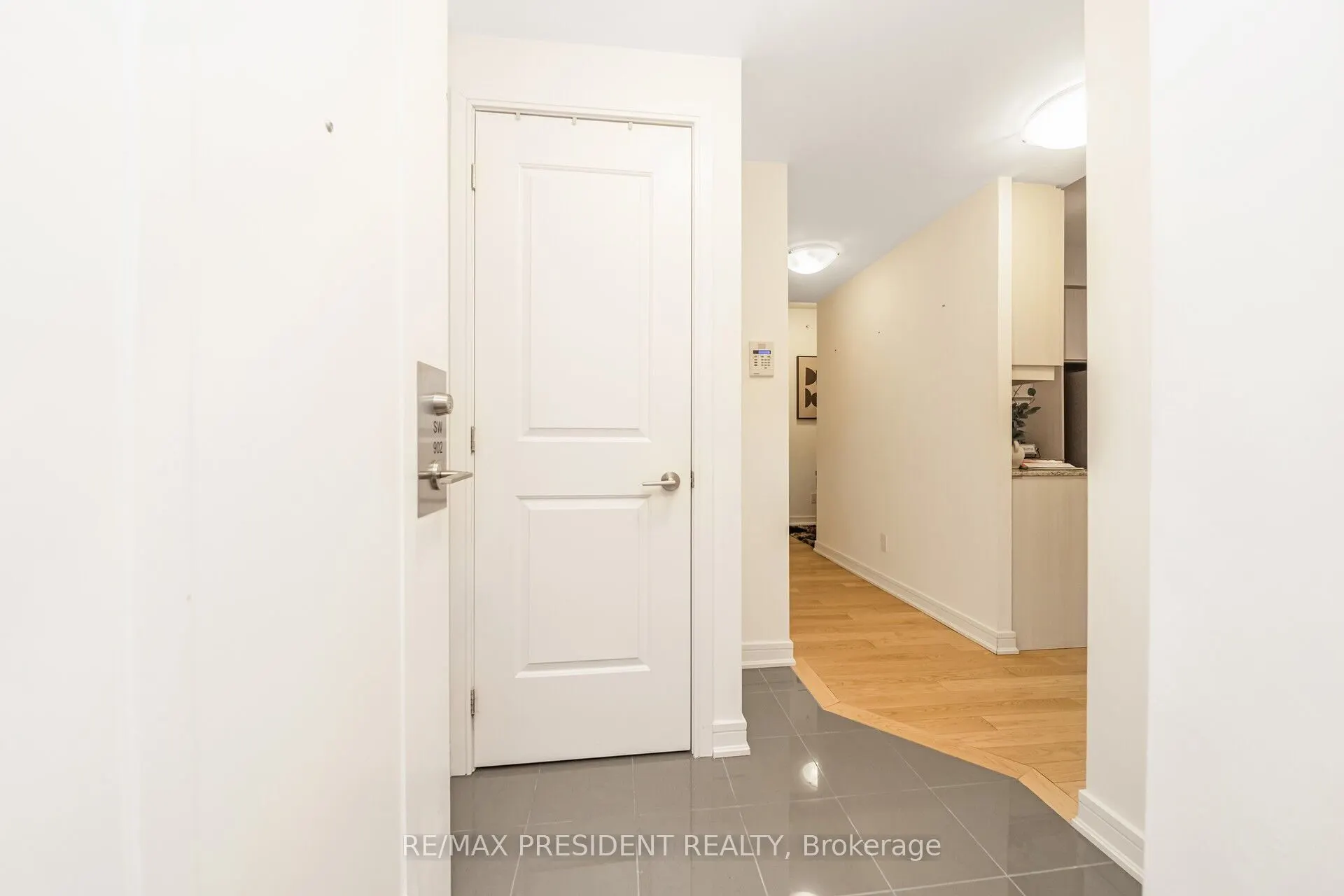 9191 Yonge Street, #902 SW