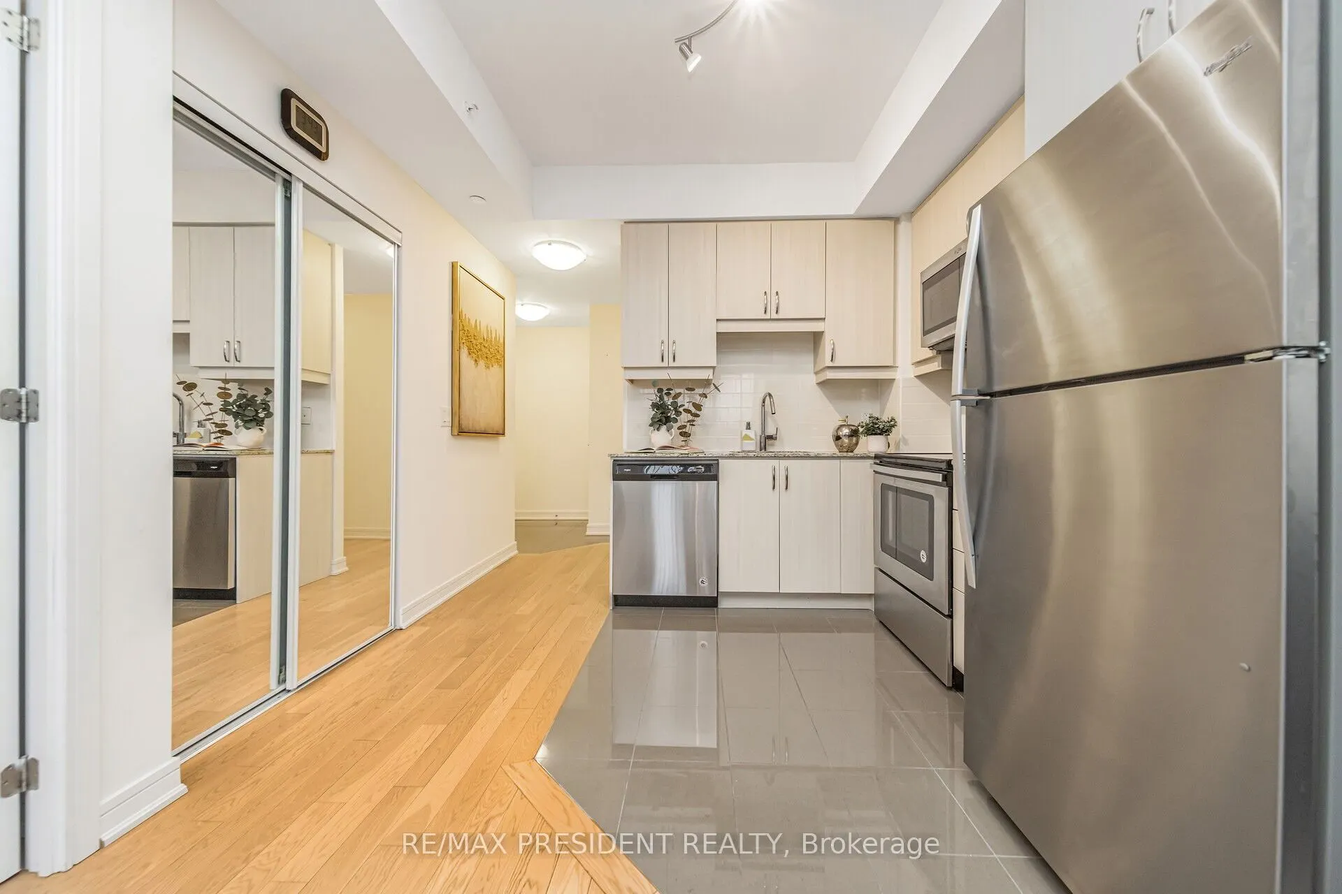 9191 Yonge Street, #902 SW