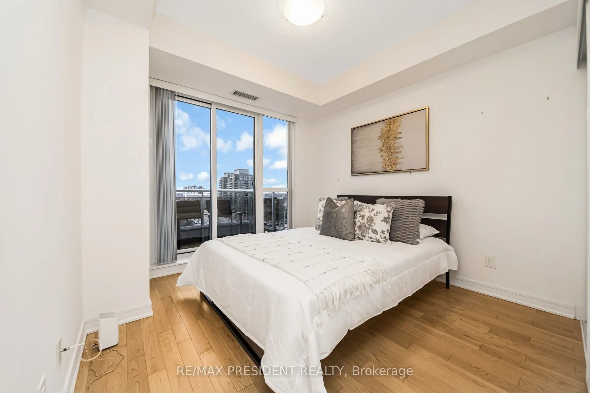 9191 Yonge Street, #902 SW