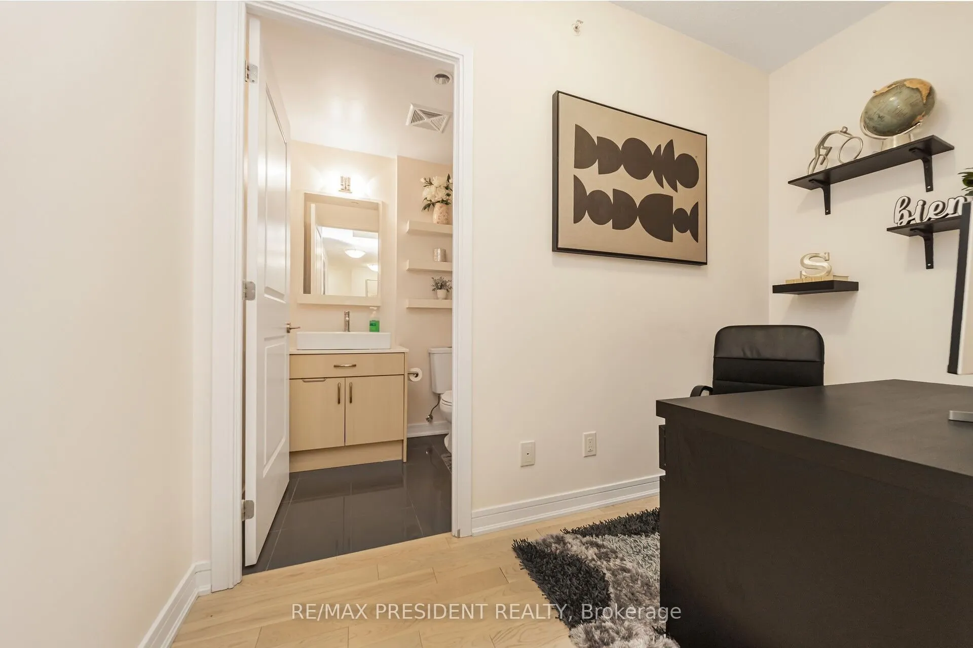 9191 Yonge Street, #902 SW