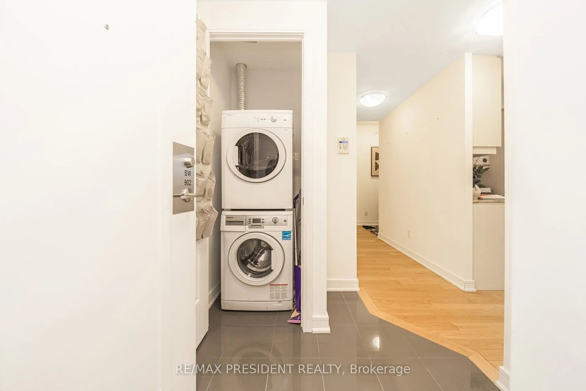 9191 Yonge Street, #902 SW