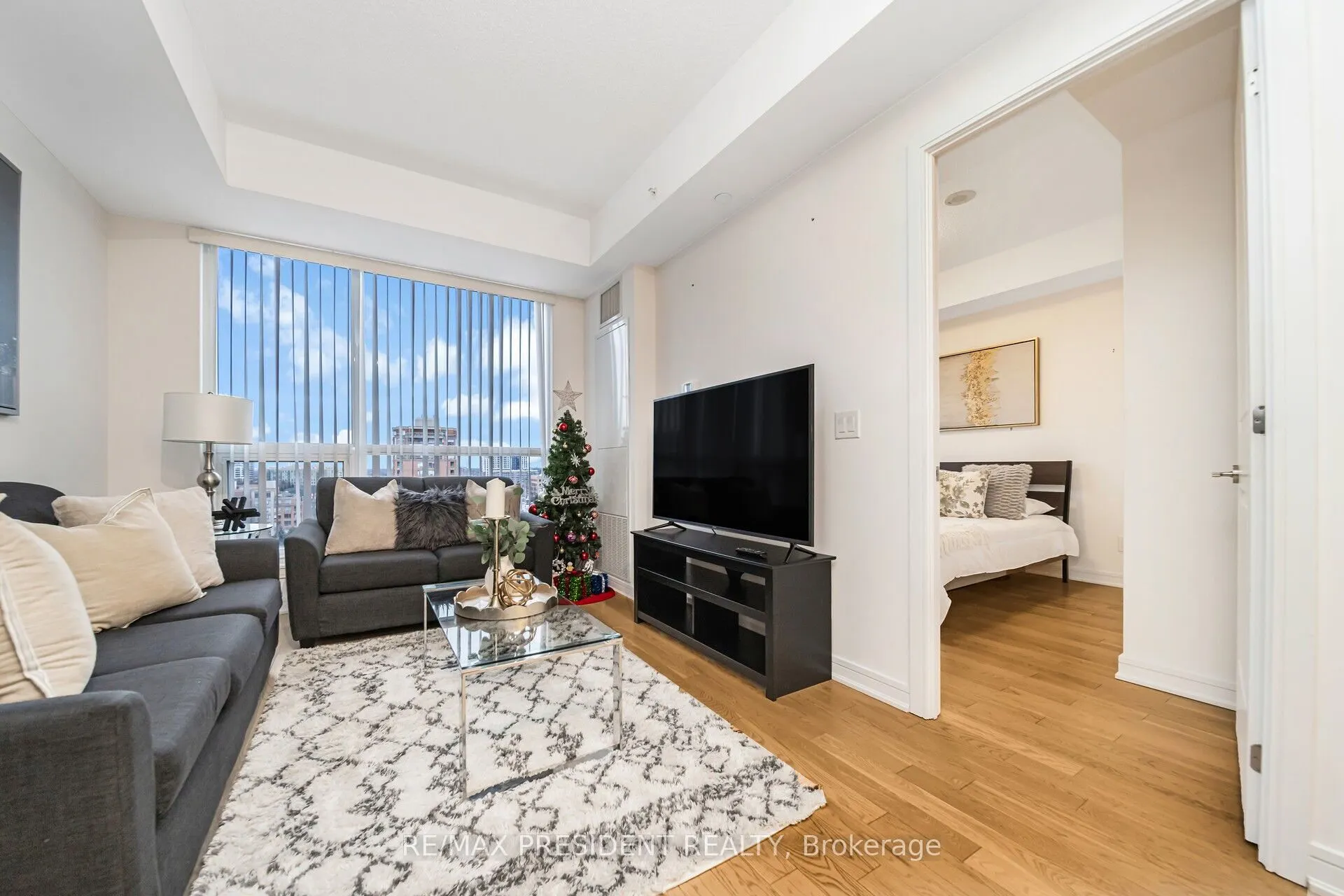 9191 Yonge Street, #902 SW