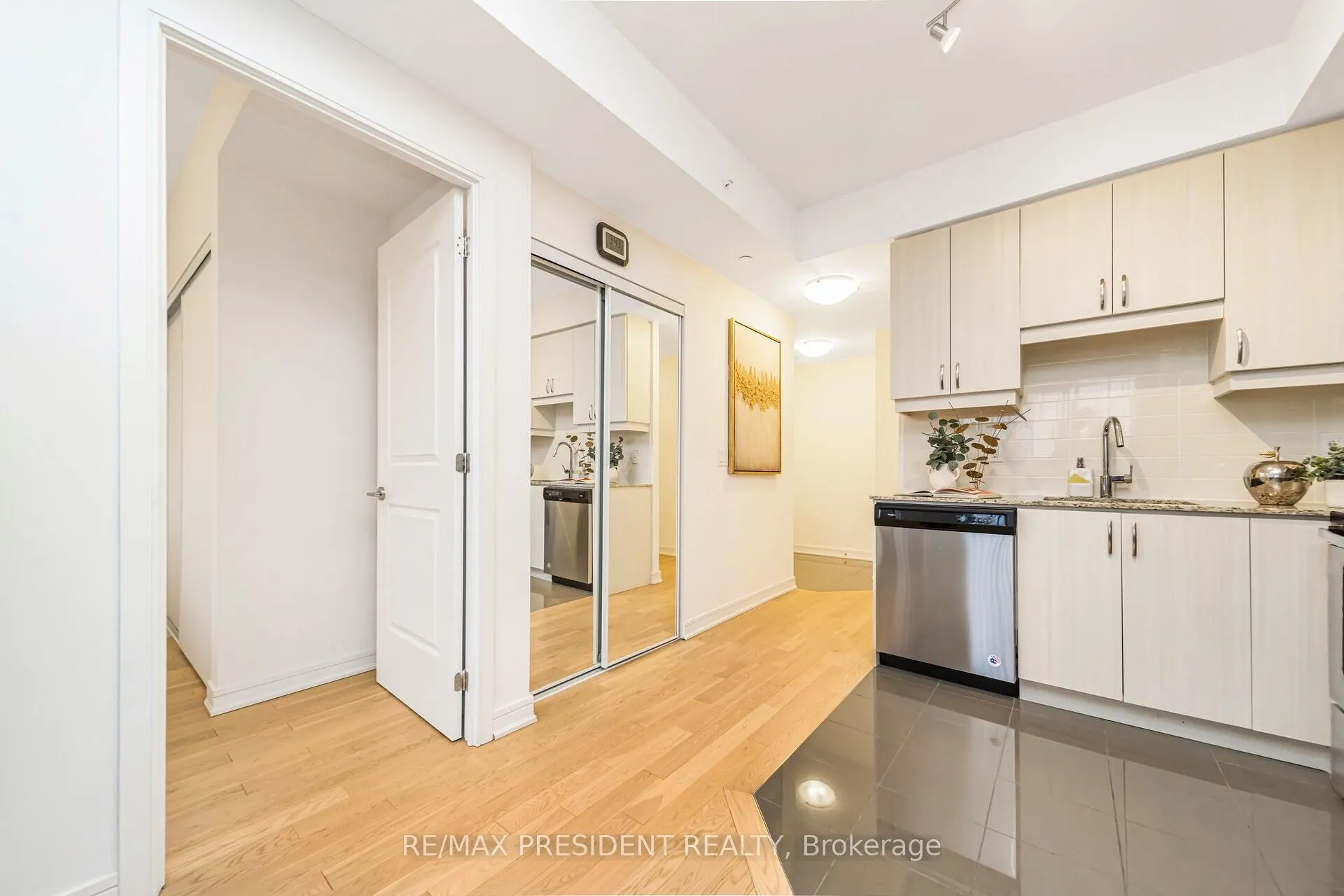 9191 Yonge Street, #902 SW